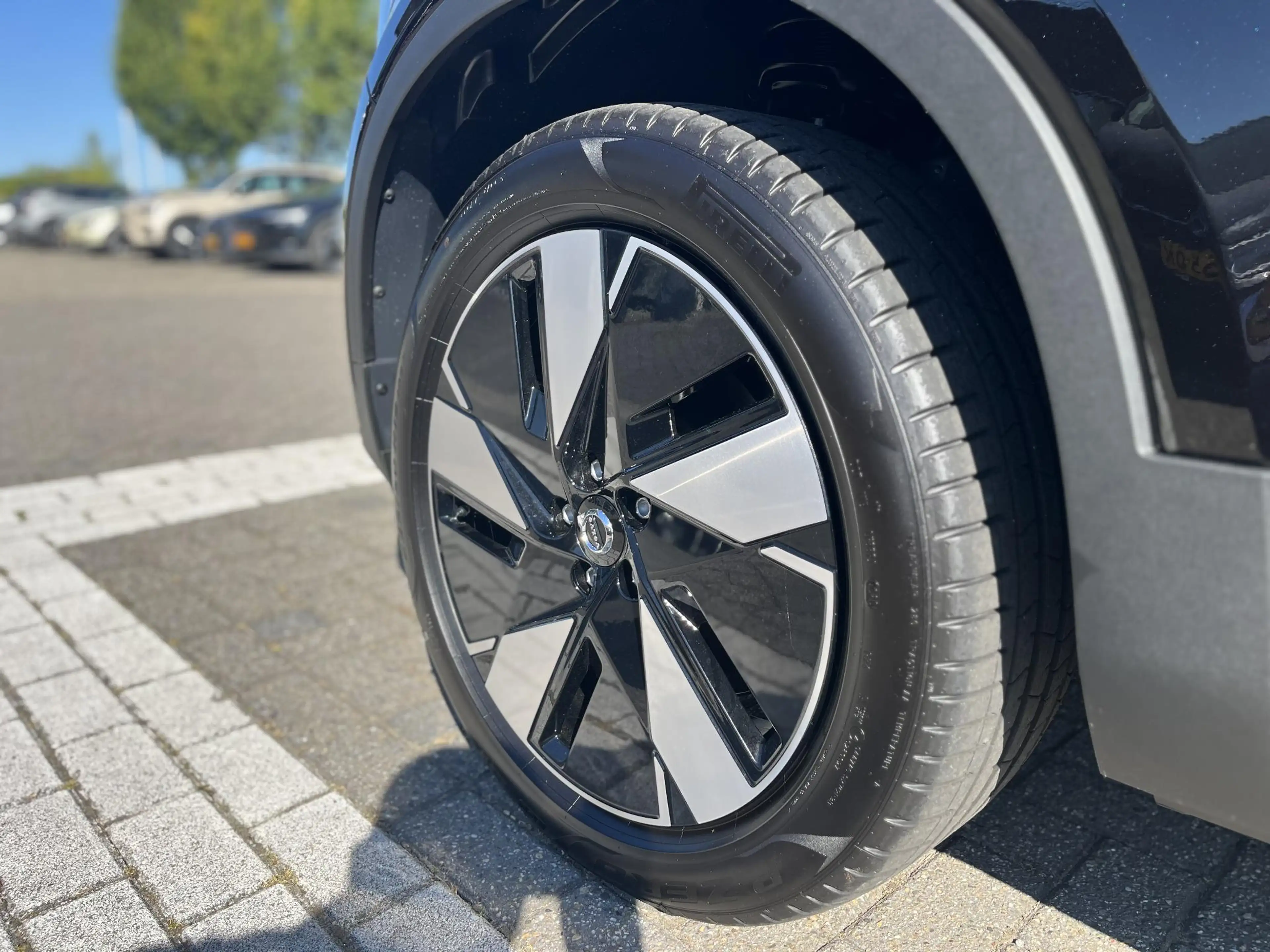 Volvo EX40 Single Motor Extended Range Plus Europa 82 kWh | M — photo 3