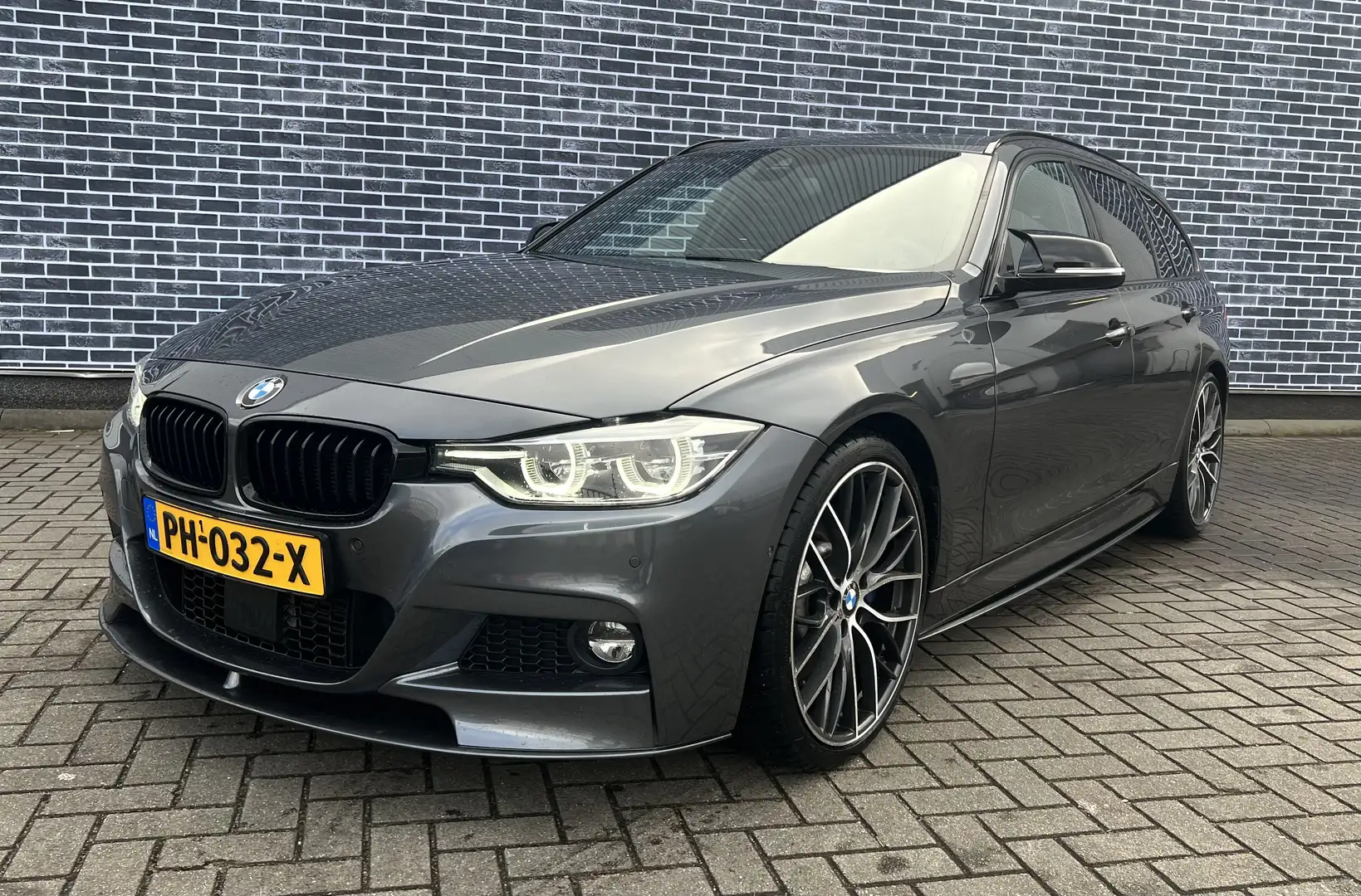 BMW 335 xDr. Cent.Hi.Ex Gris - 1