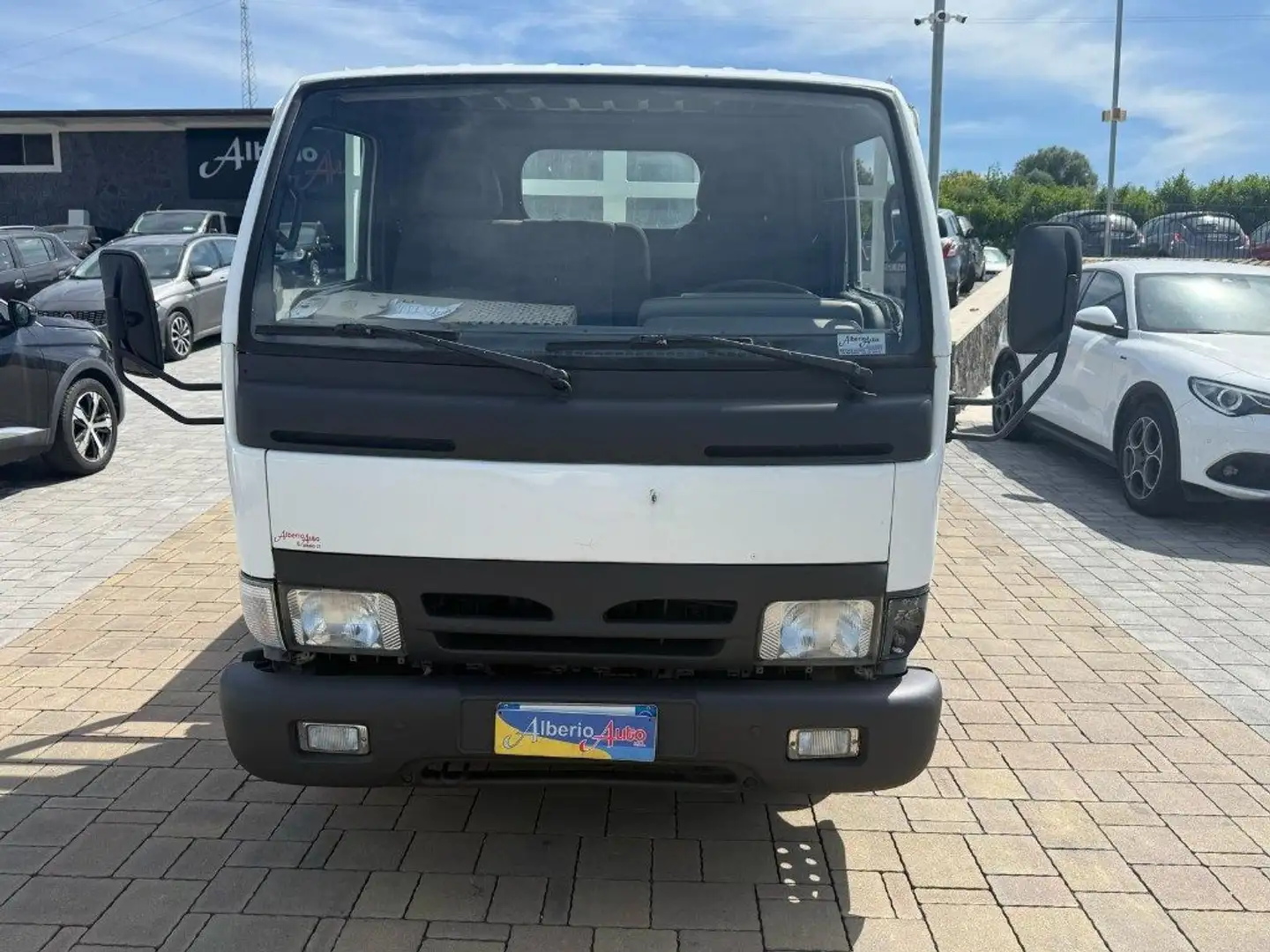 Nissan Cabstar 3.0 Td  Autocarro L White - 2