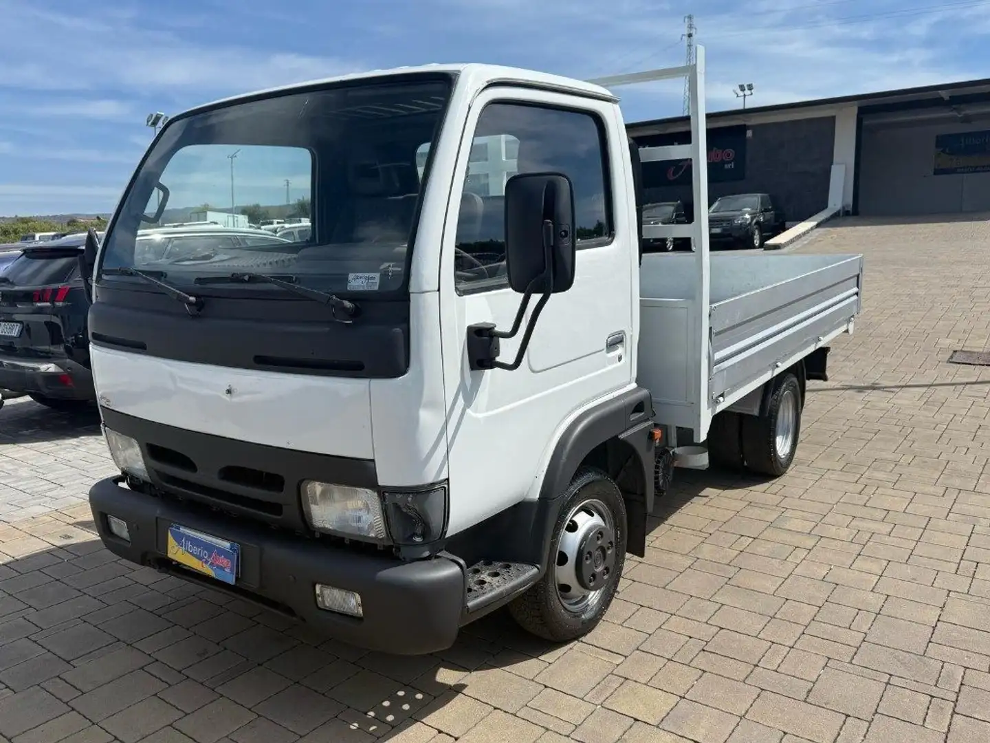 Nissan Cabstar 3.0 Td  Autocarro L White - 1