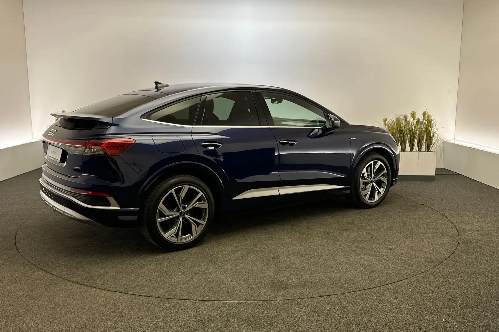 Audi Q4 e-tron Sportback 45 S Edition Blau - 2