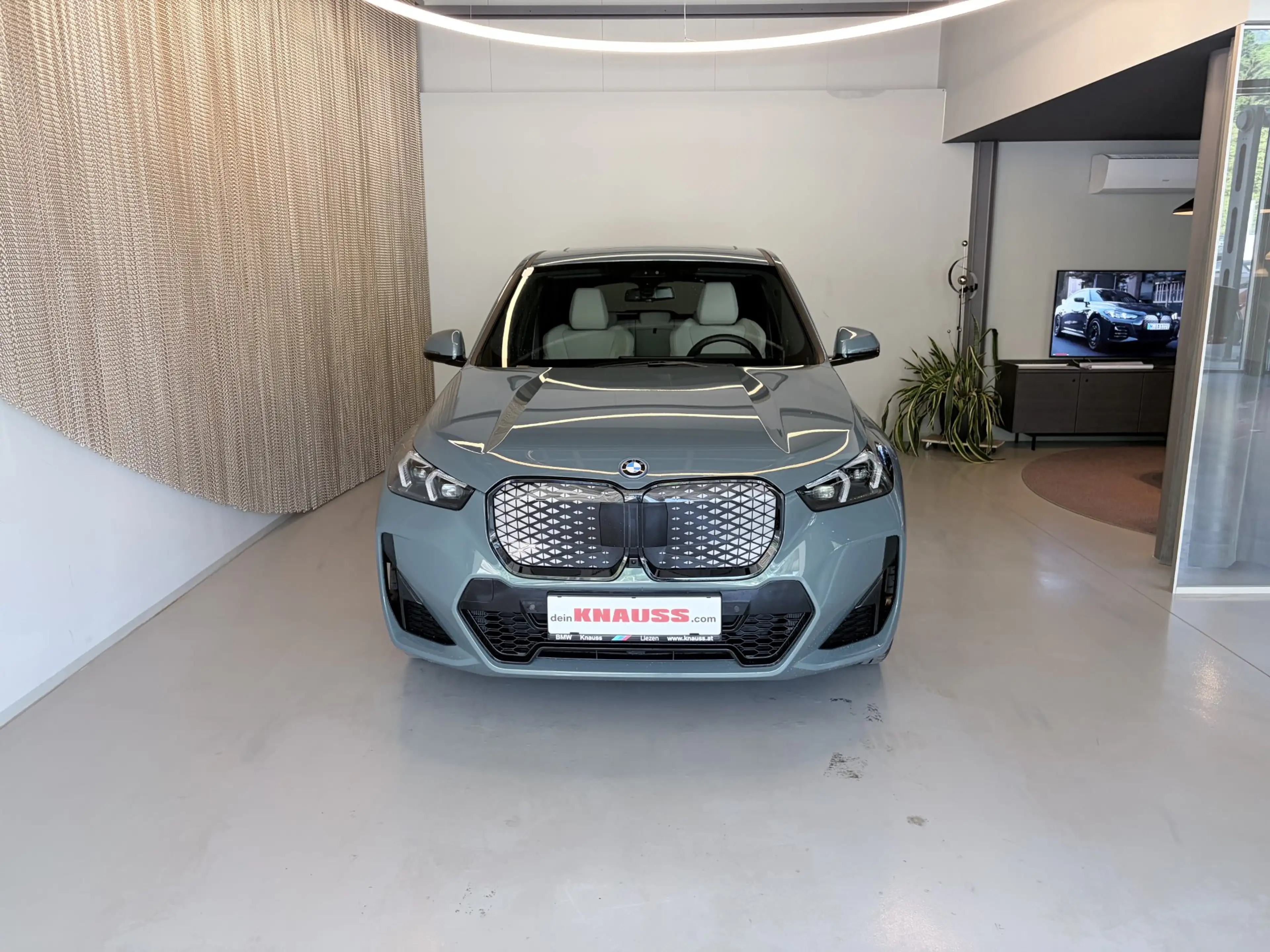 BMW iX1 xDrive30 — photo 2