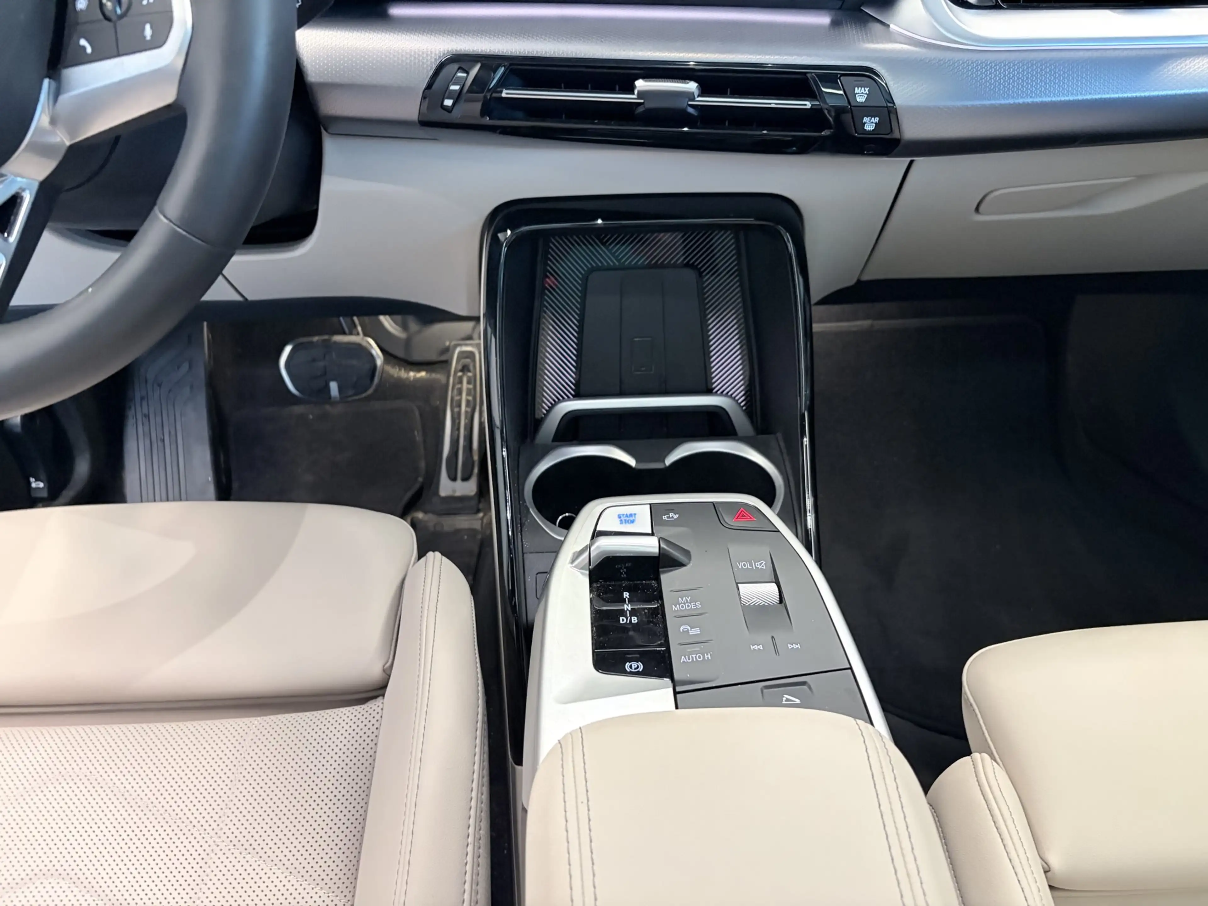 BMW iX1 xDrive30 — photo 13