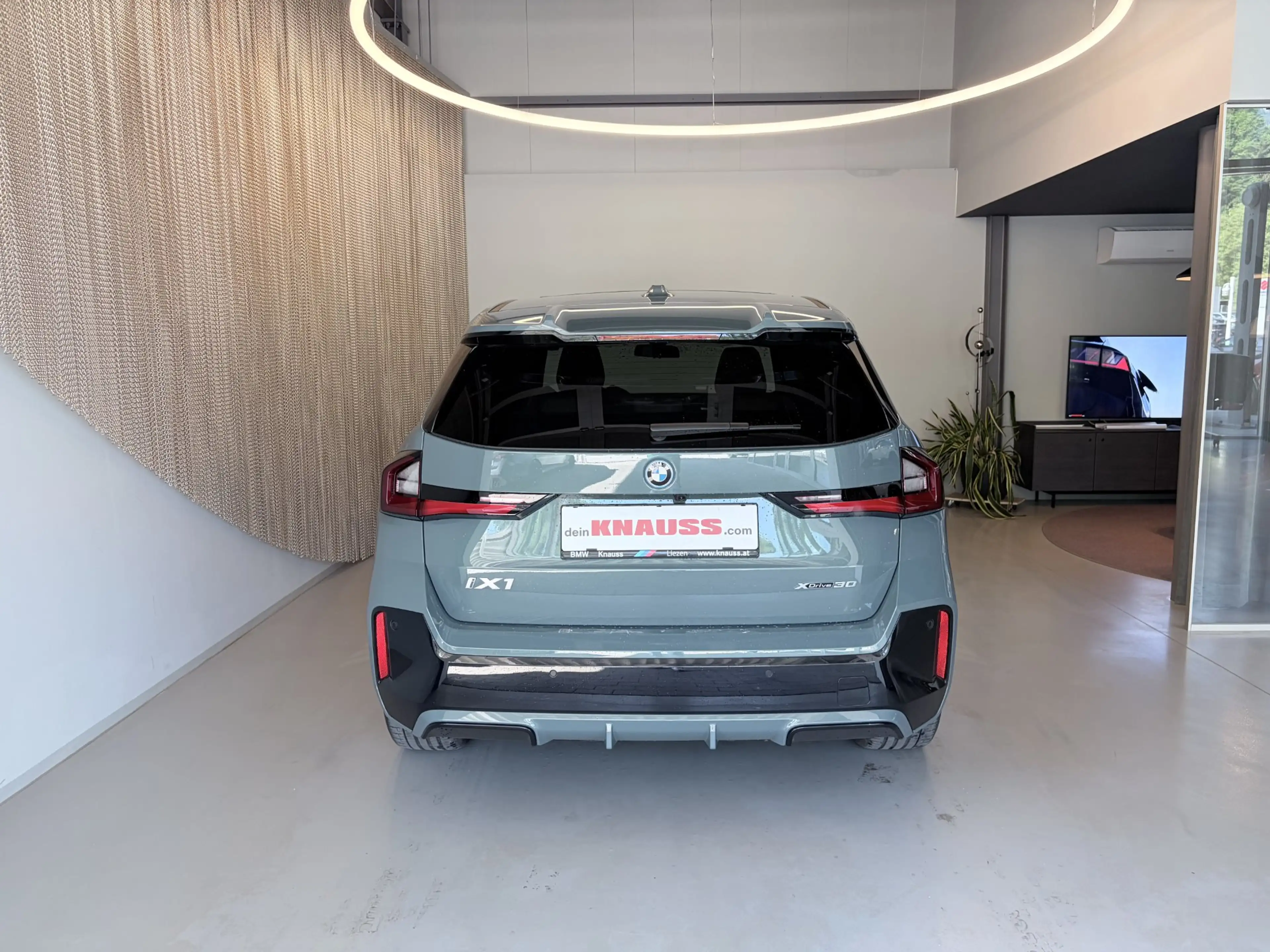 BMW iX1 xDrive30 — photo 4