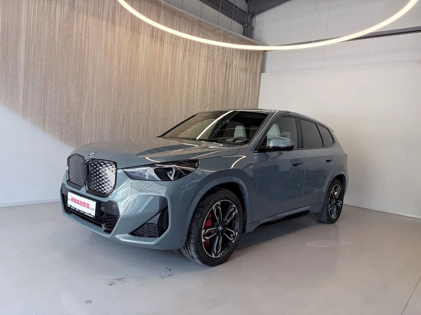 BMW iX1 xDrive30 Grün - 1