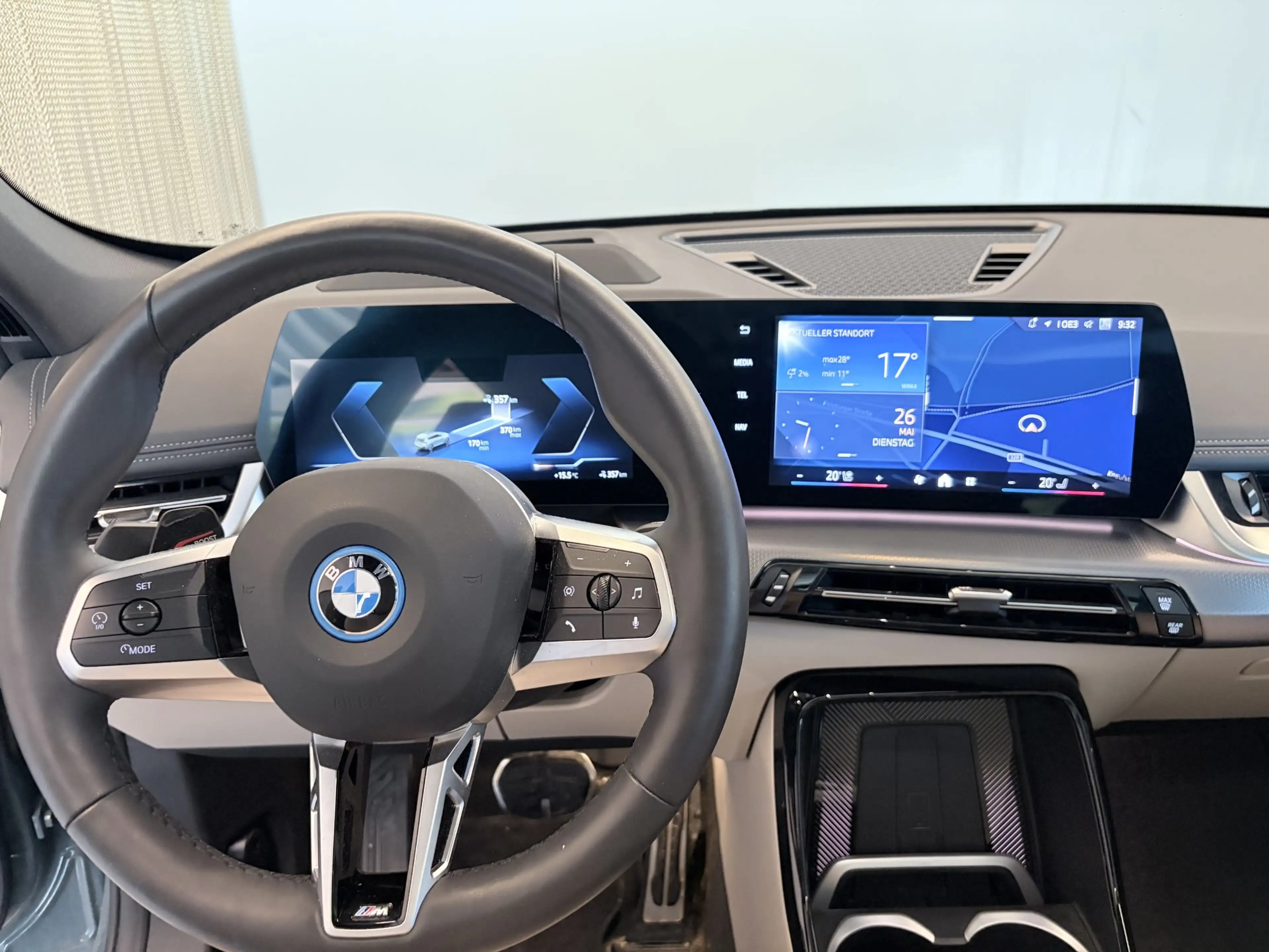 BMW iX1 xDrive30 — photo 11