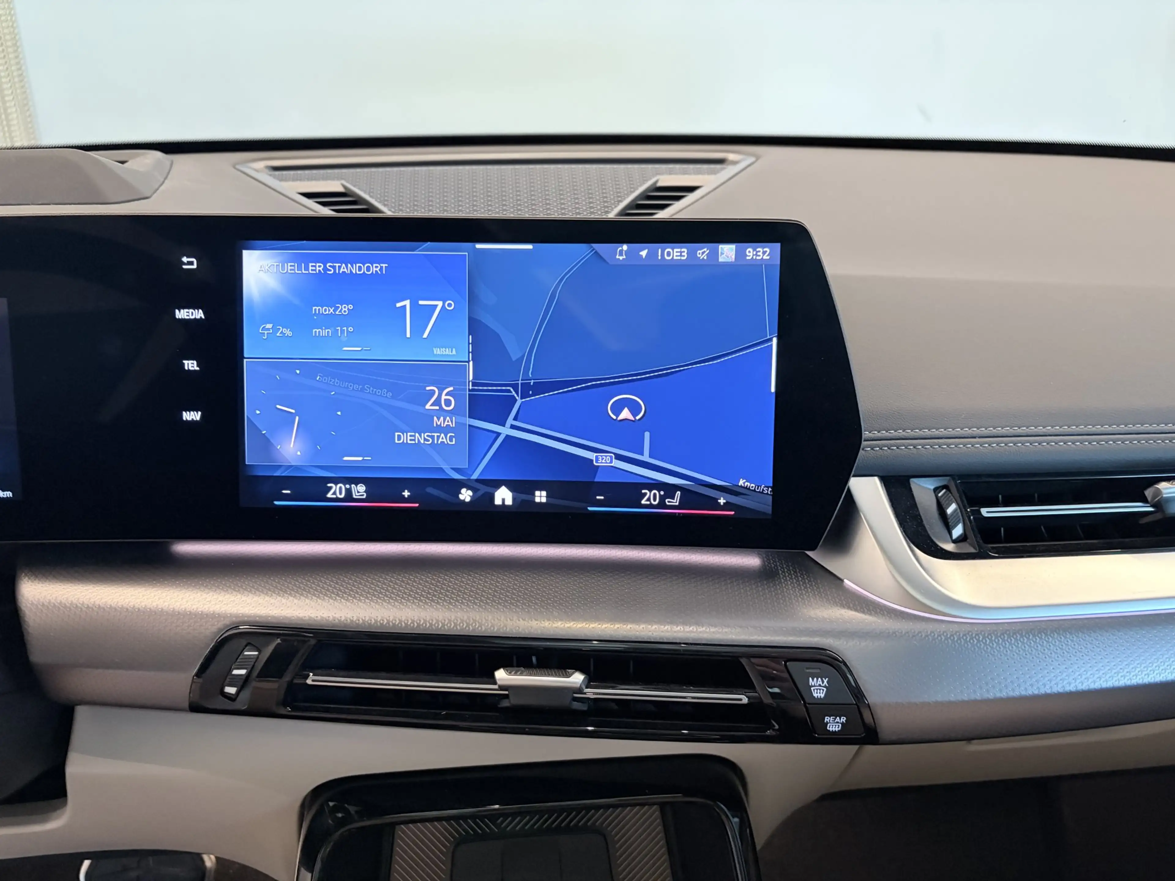 BMW iX1 xDrive30 — photo 12