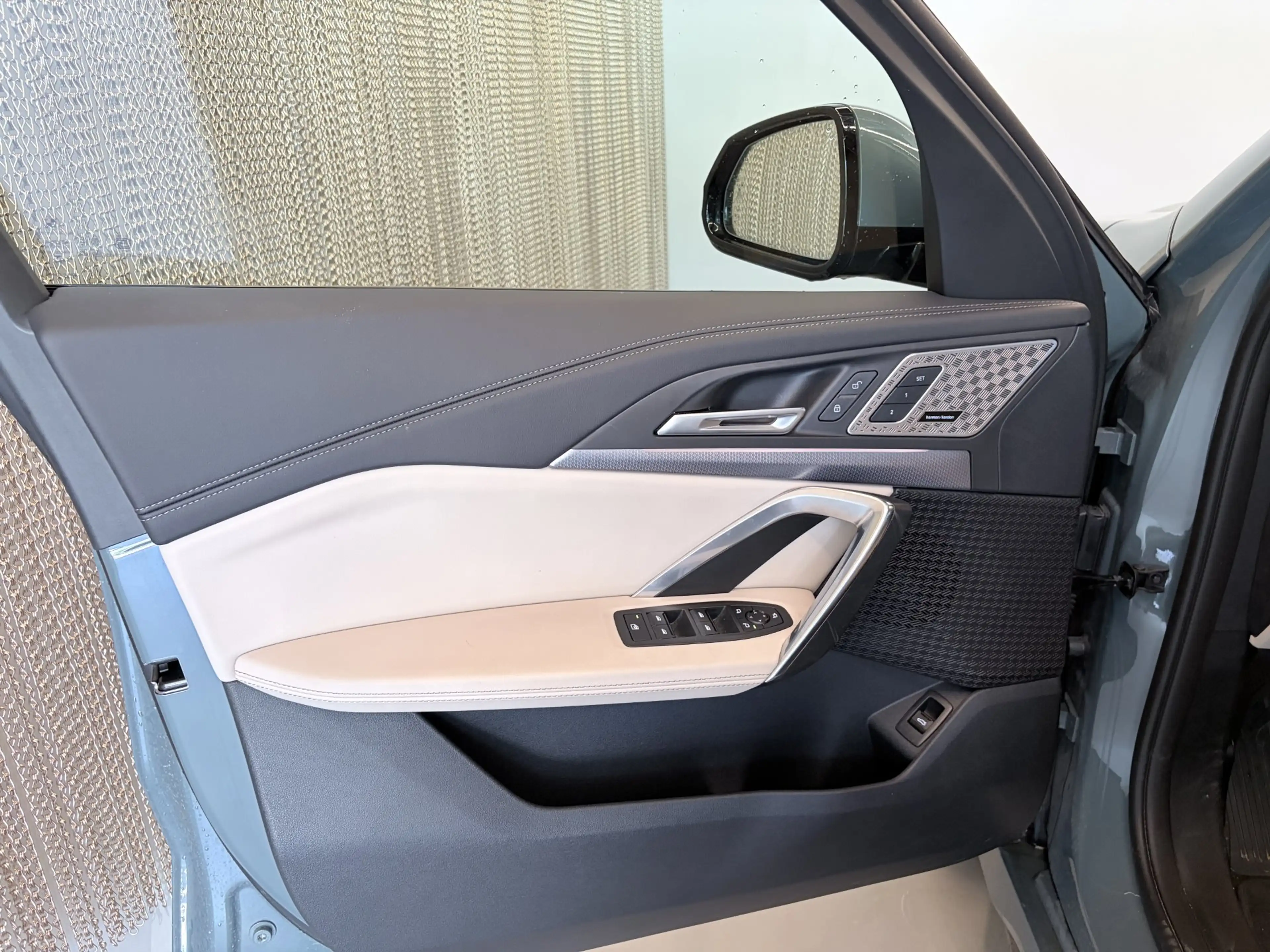 BMW iX1 xDrive30 — photo 14