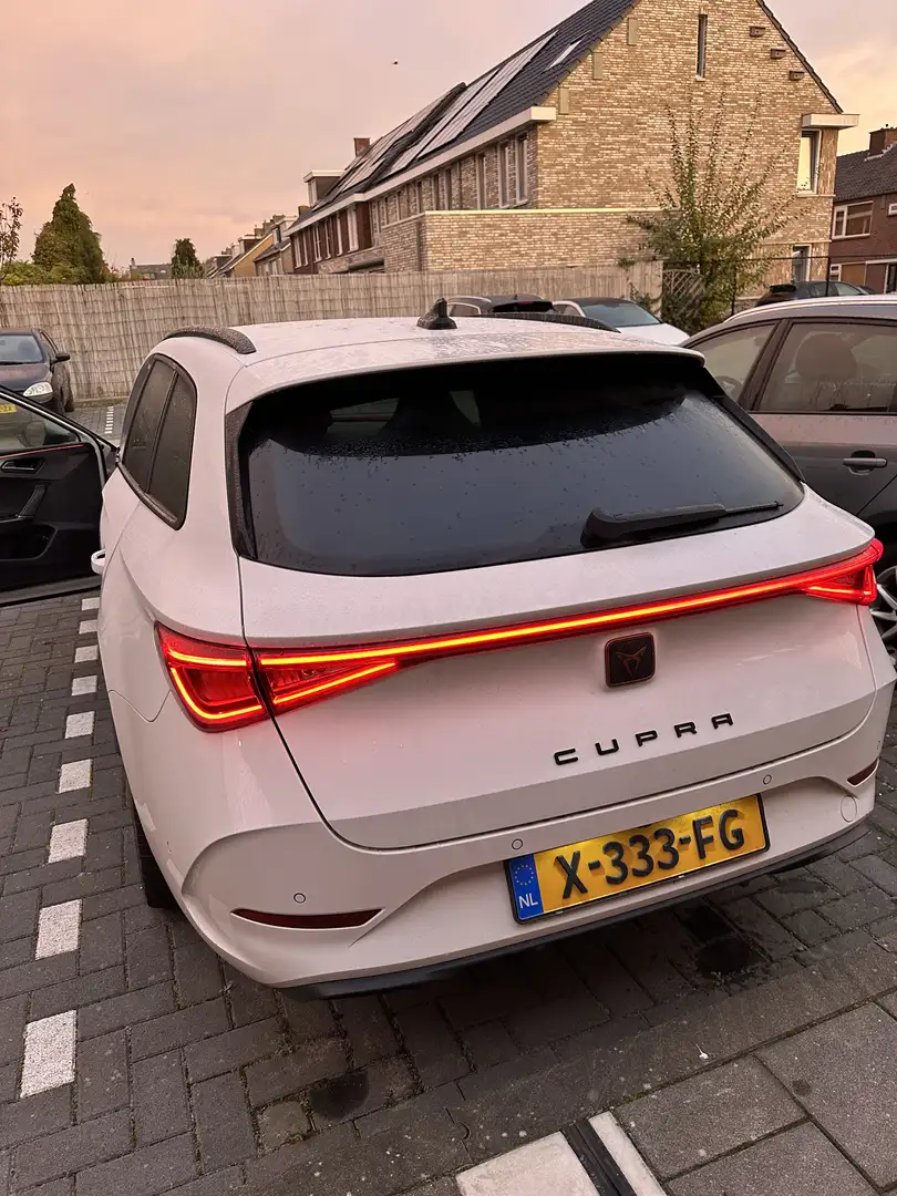 CUPRA Leon 1.4 e-Hybrid Adren. Wit - 2