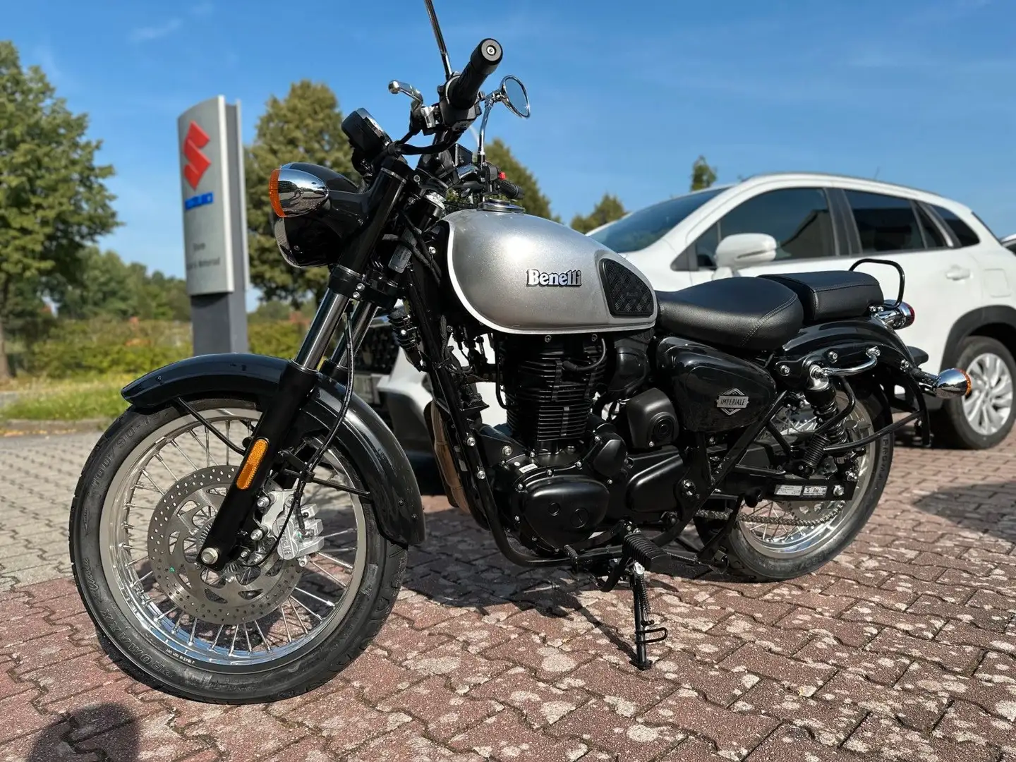 Benelli Imperiale 400 - UPE 5.690 Euro!* Plateado - 2