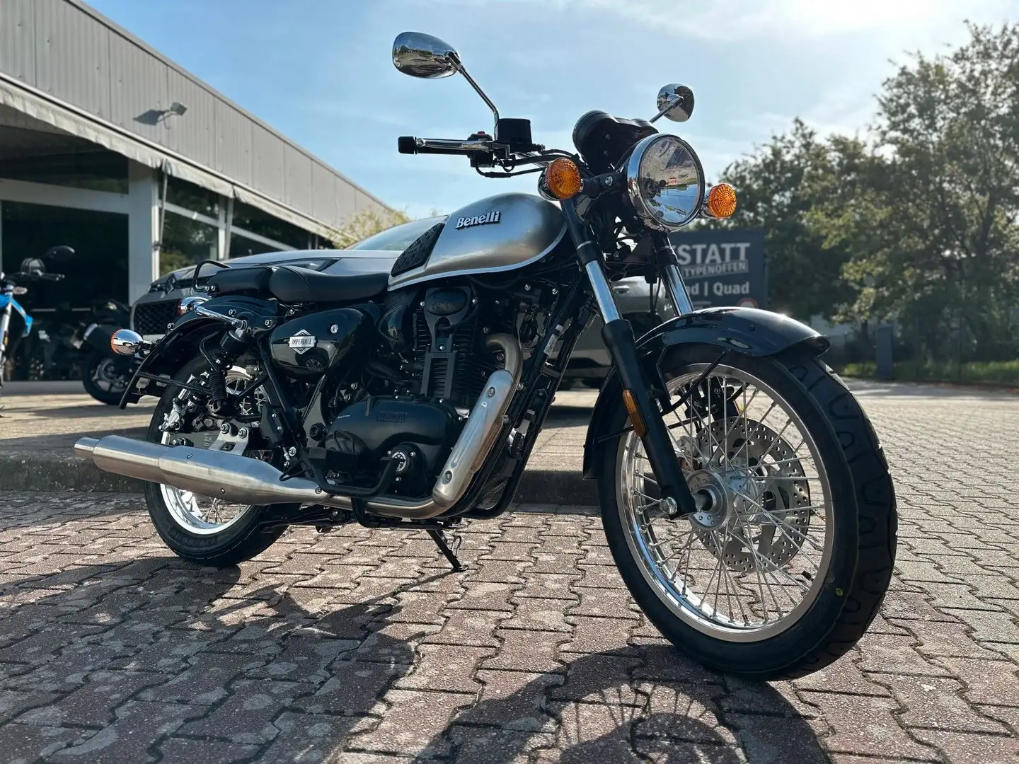 Benelli Imperiale 400 - UPE 5.690 Euro!* Plateado - 1