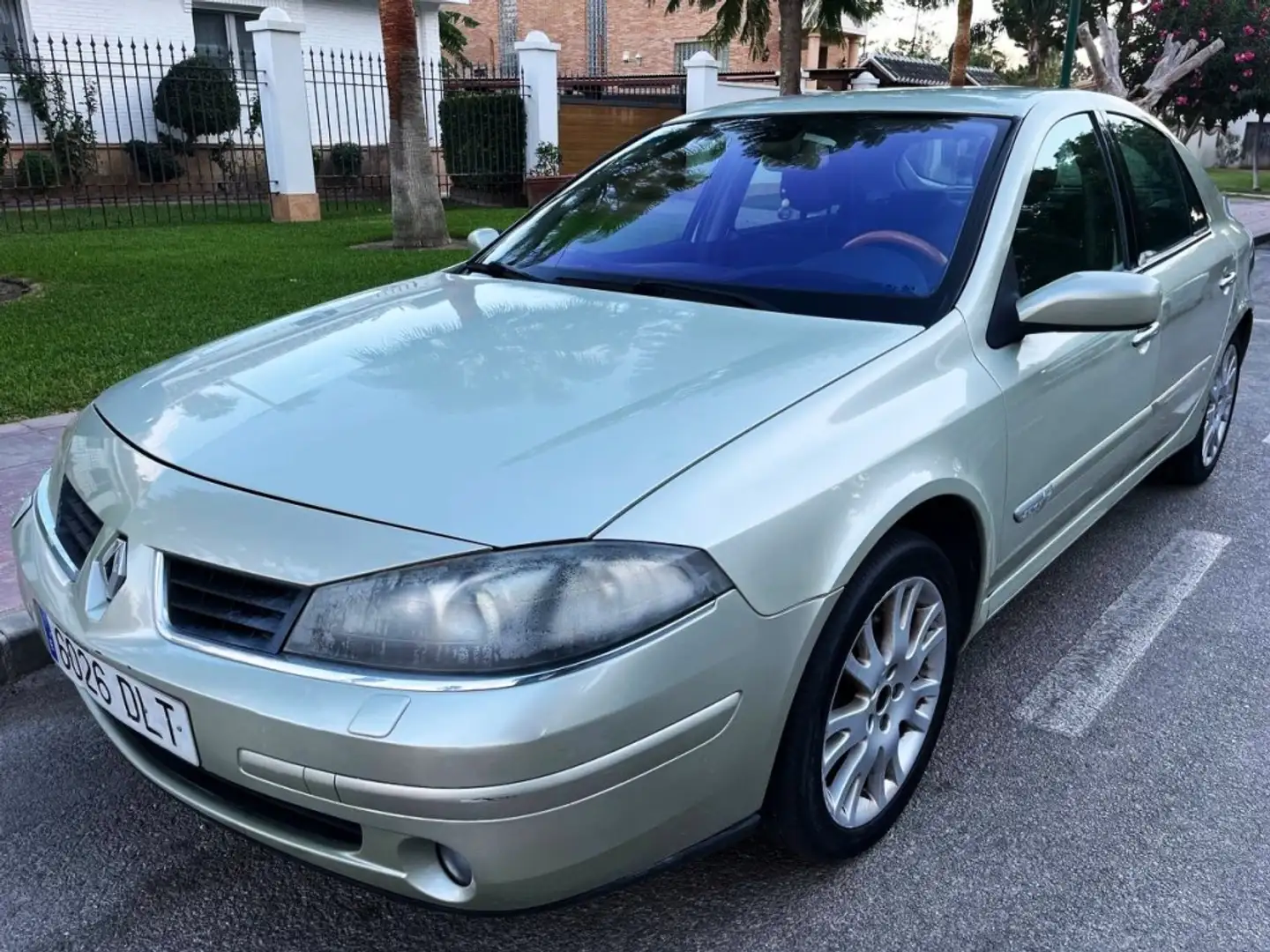 Renault Laguna Berlina Automático de 5 Puertas Gris - 1