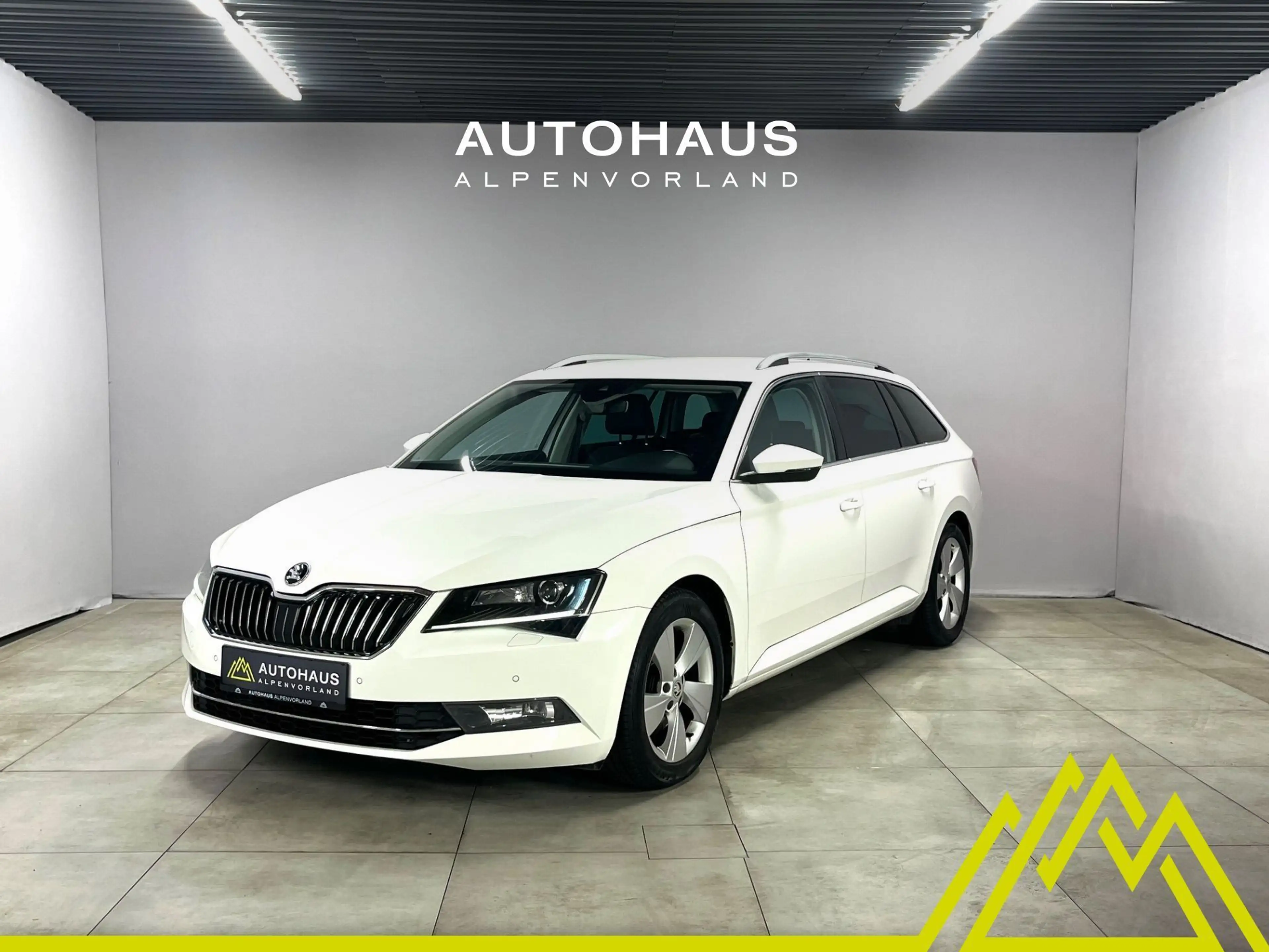 Skoda Superb 1.6 TDI Style ***AHK-schwenkbar***