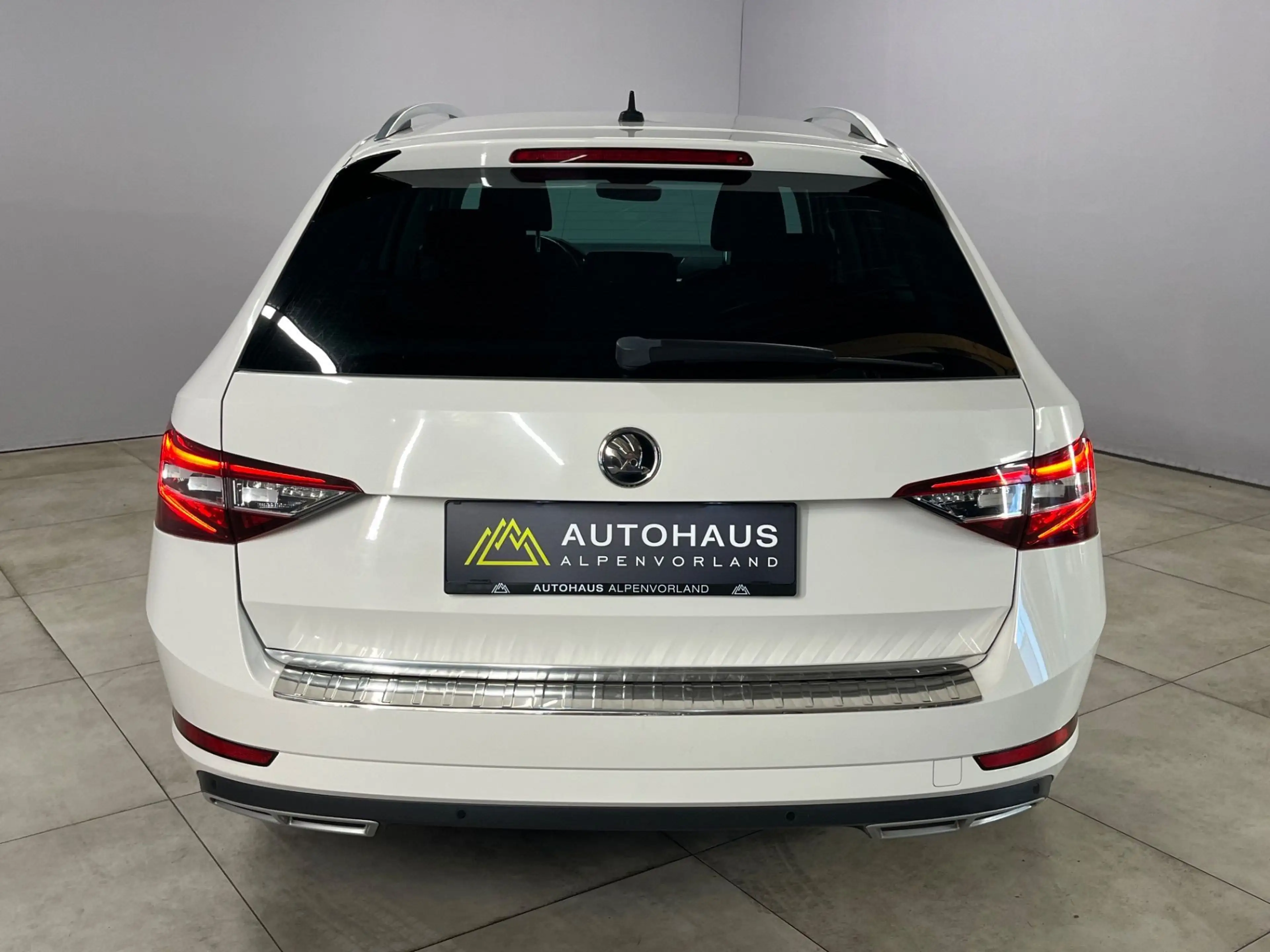 Skoda Superb 1.6 TDI Style ***AHK-schwenkbar*** — photo 10