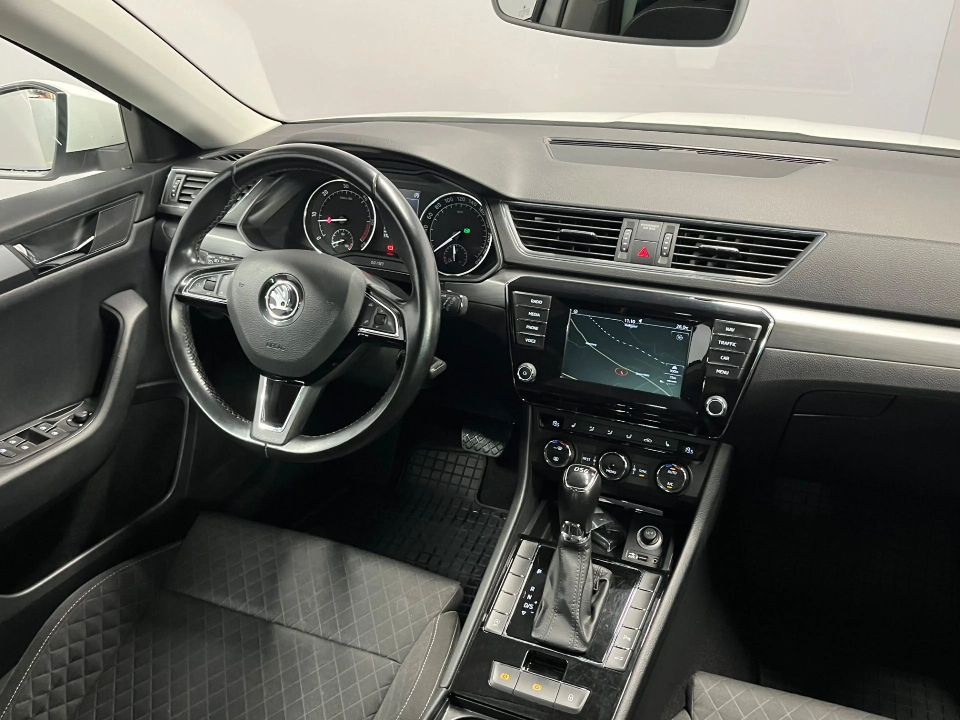 Skoda Superb 1.6 TDI Style ***AHK-schwenkbar*** — photo 13