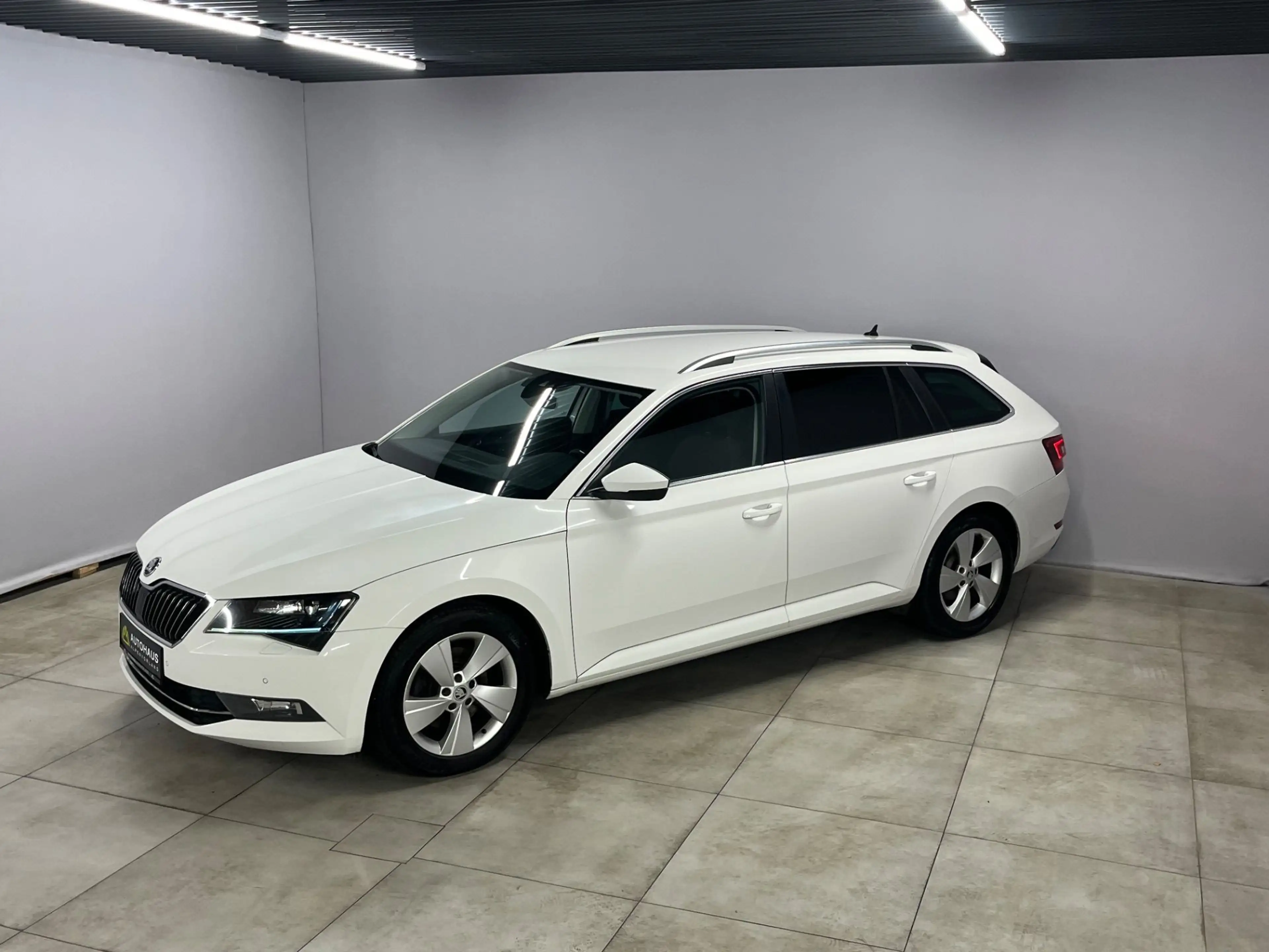 Skoda Superb 1.6 TDI Style ***AHK-schwenkbar*** — photo 3