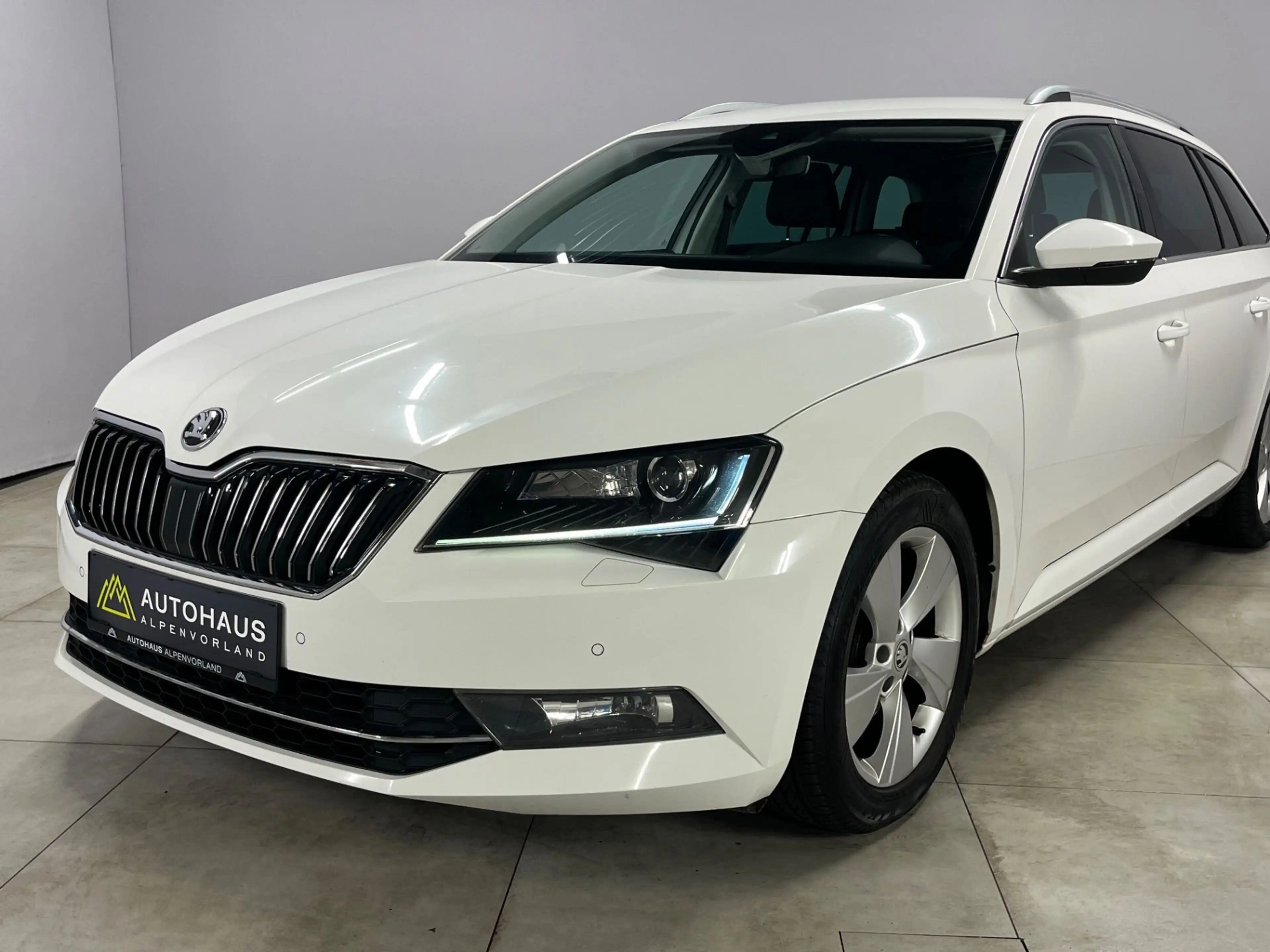 Skoda Superb 1.6 TDI Style ***AHK-schwenkbar*** — photo 5