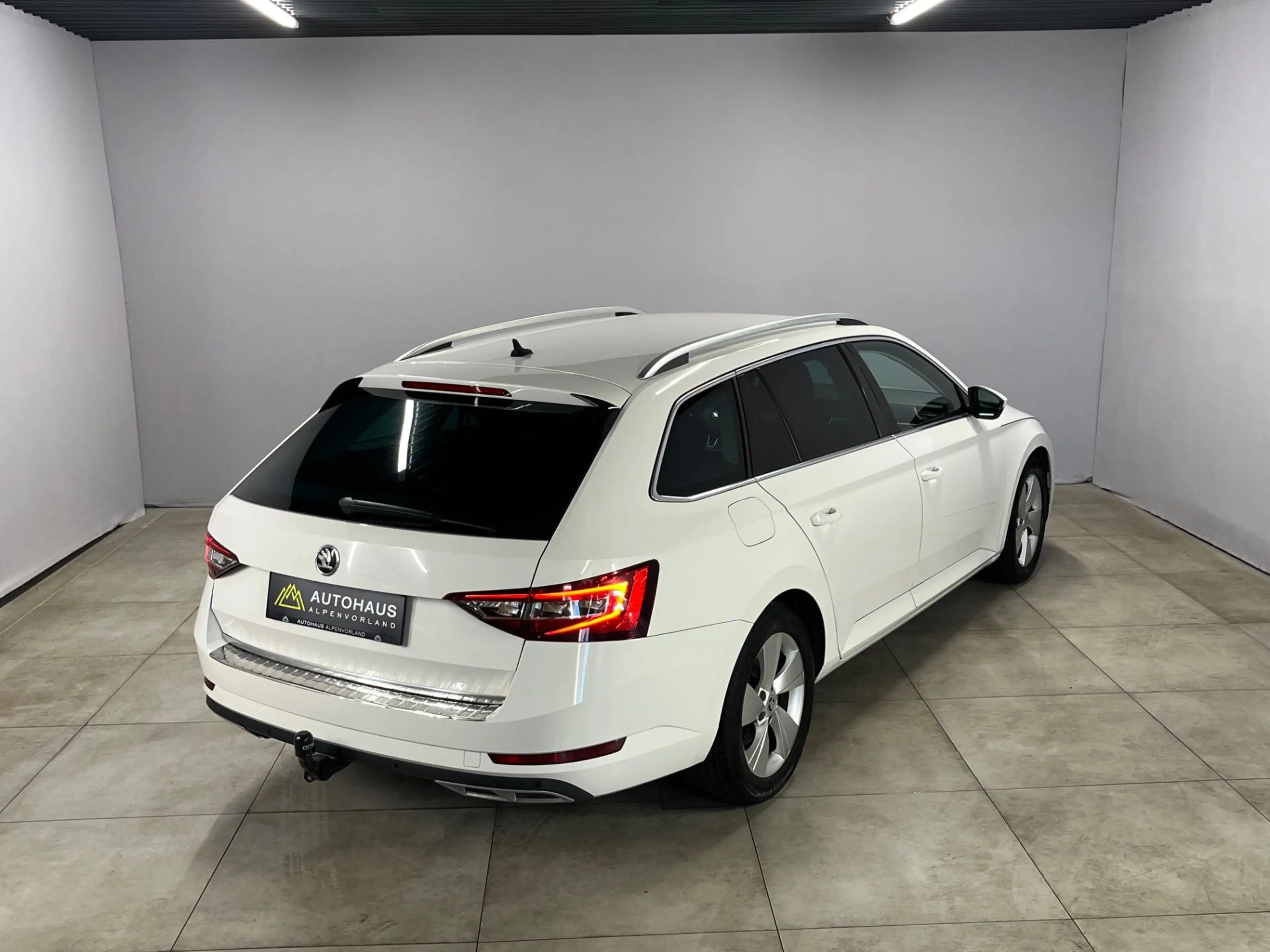 Skoda Superb 1.6 TDI Style ***AHK-schwenkbar*** — photo 15