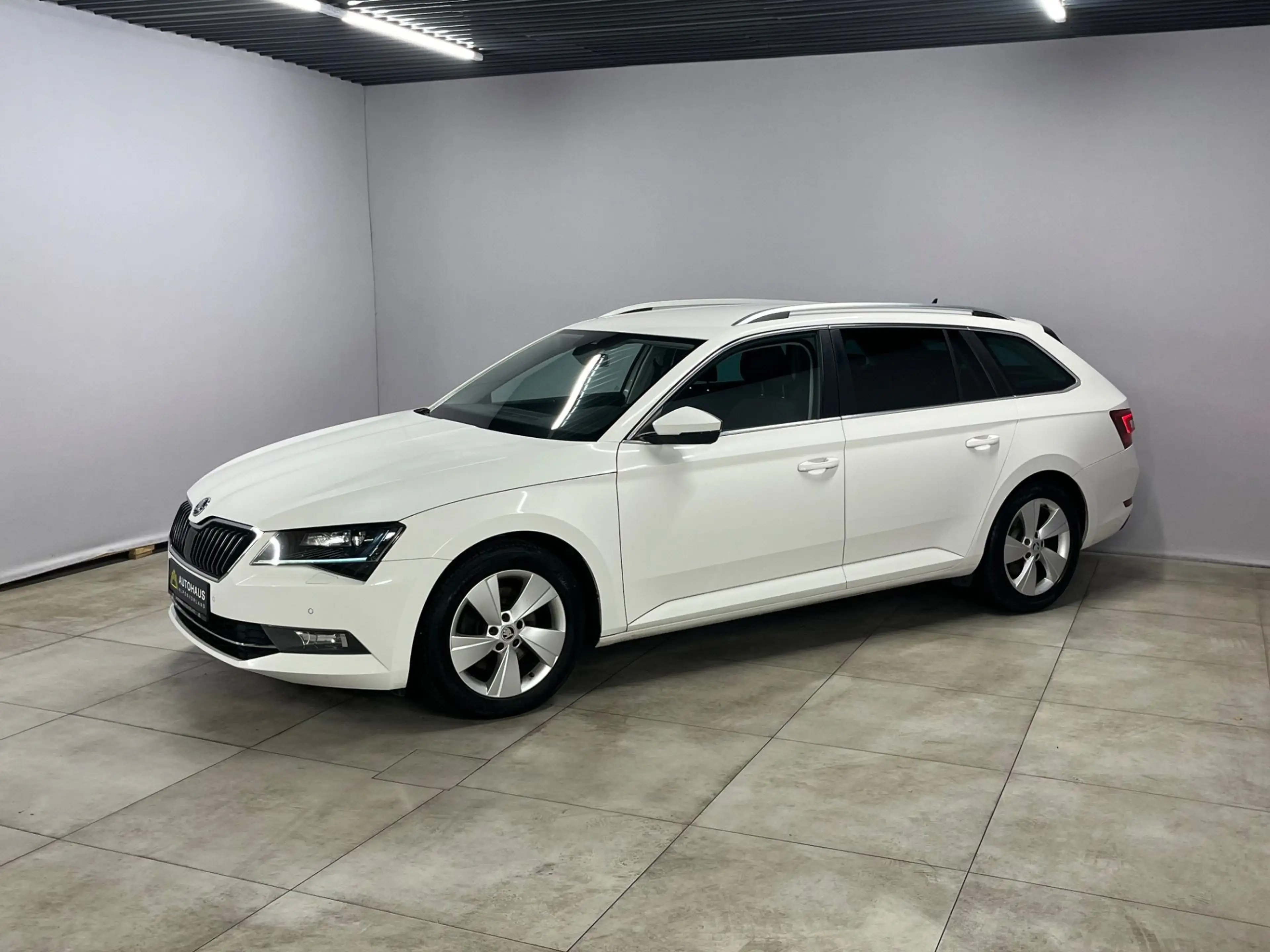 Skoda Superb 1.6 TDI Style ***AHK-schwenkbar*** — photo 4