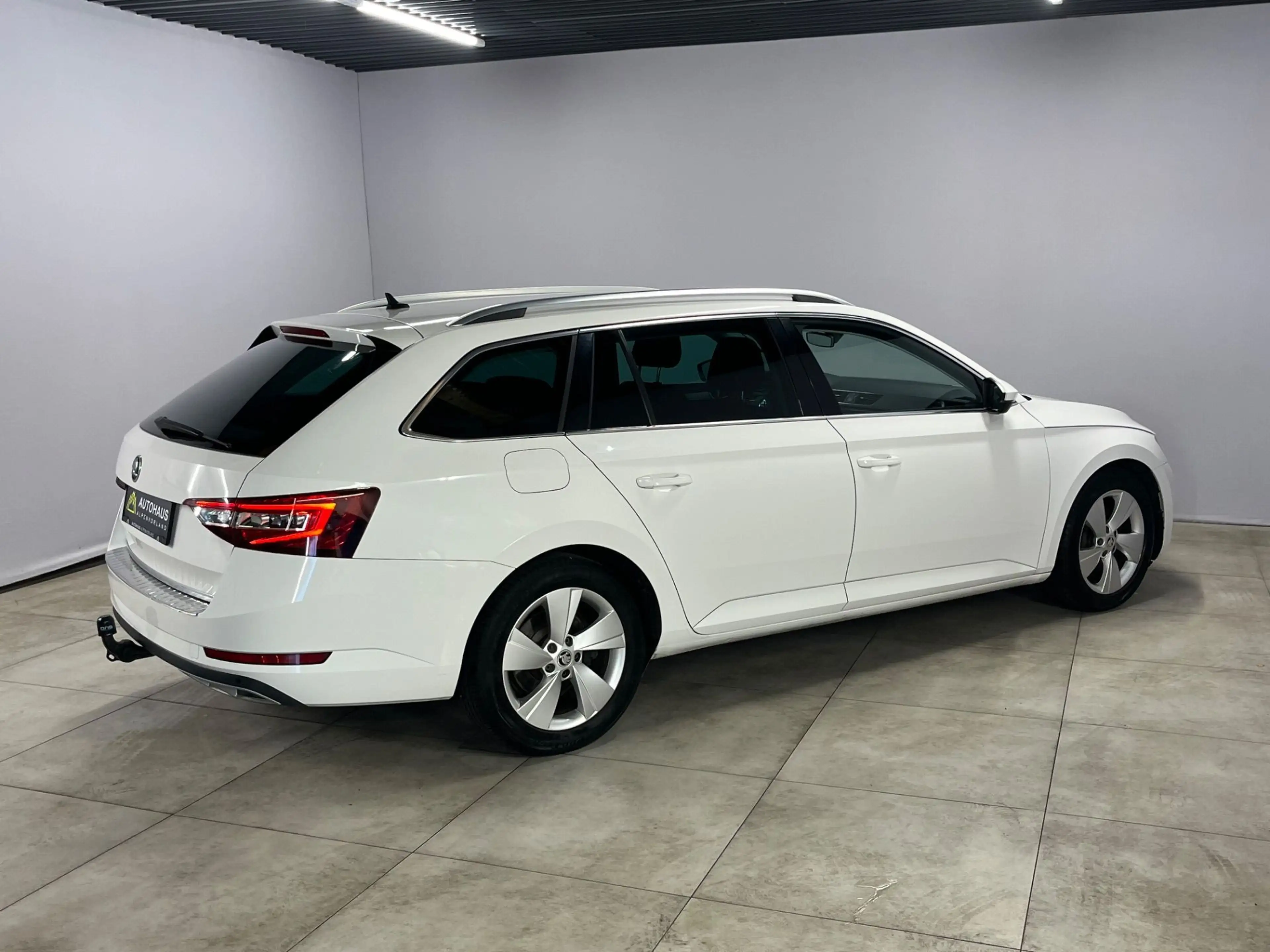 Skoda Superb 1.6 TDI Style ***AHK-schwenkbar*** — photo 7