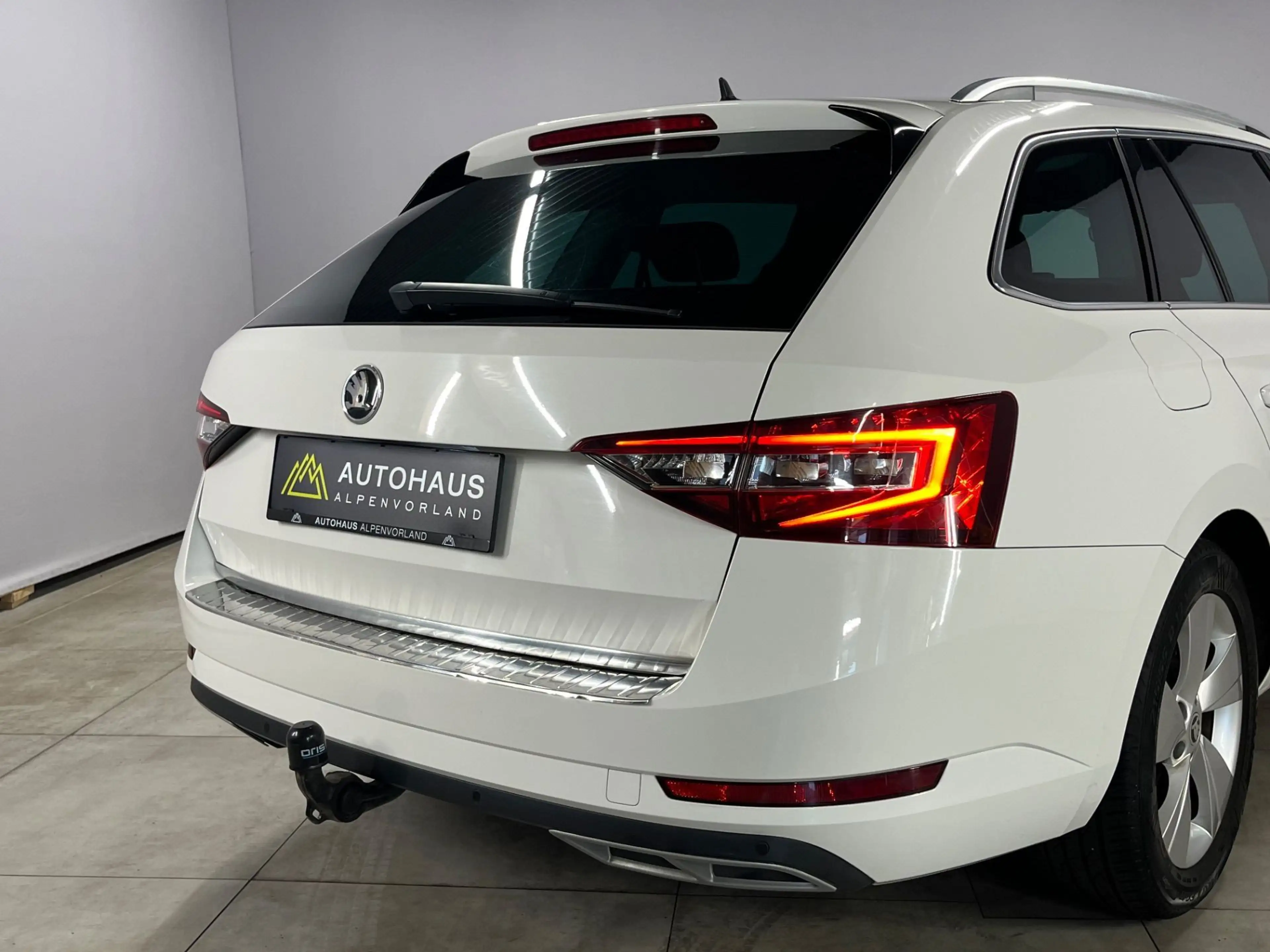 Skoda Superb 1.6 TDI Style ***AHK-schwenkbar*** — photo 8