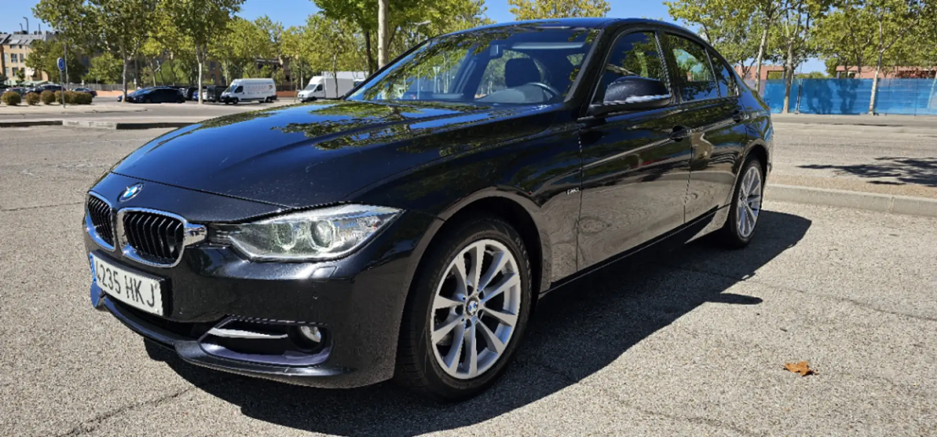 BMW 320 320dA Sport Schwarz - 1