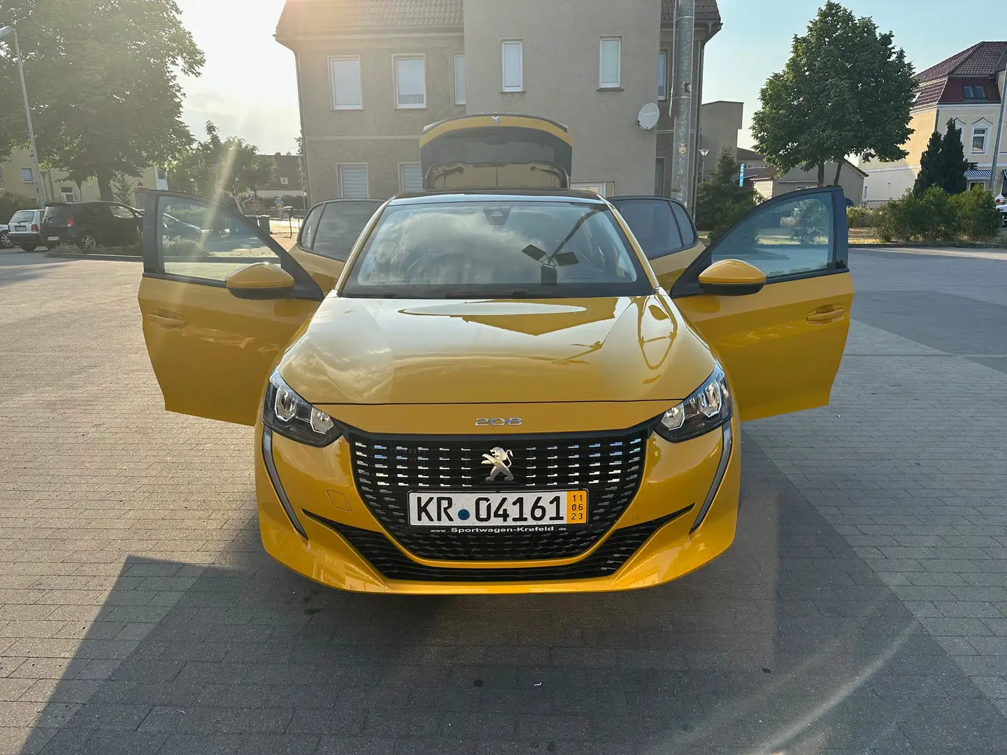 Peugeot 208 Panorama Allure LED Kamera Touch Keyless Scheck SH Gelb - 2