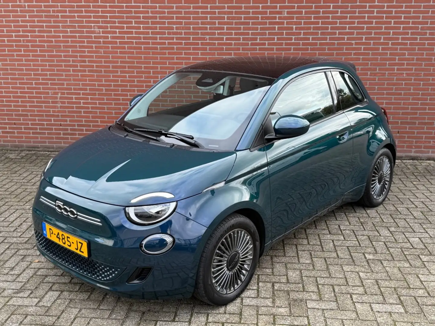 Fiat 500e 3+1 ICON 42 KWH NAVI PANORAMA PDC CRUISE CARPLAY Groen - 2