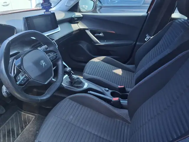 Peugeot 2008 view 12