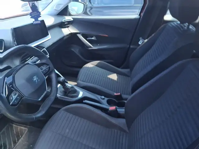 Peugeot 2008 view 5