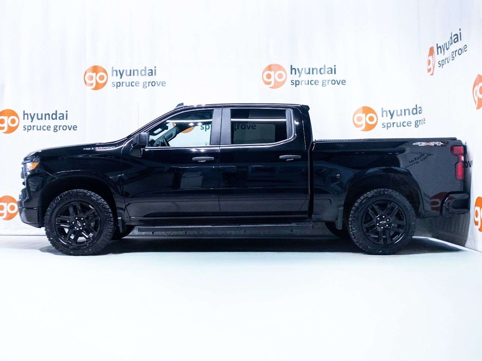 2024 Chevrolet Silverado 1500 Custom: 4x4, Trailer Brake, Apple CarPlay, Trailer — снимка 1