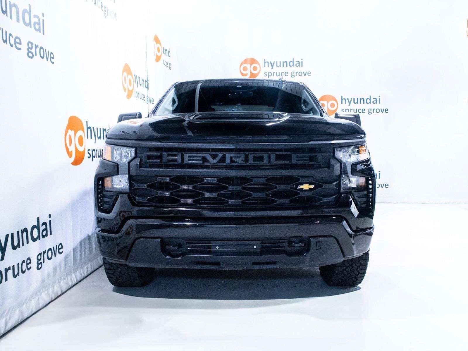 2024 Chevrolet Silverado 1500 Custom: 4x4, Trailer Brake, Apple CarPlay, Trailer — снимка 1