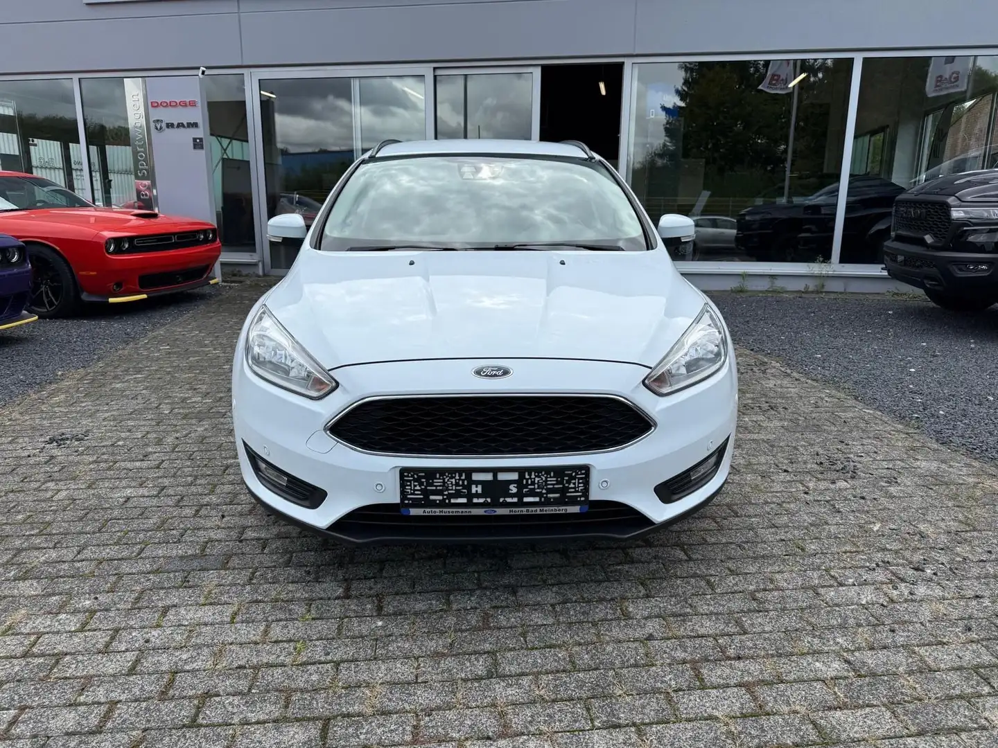 Ford Focus Turnier Business Blanc - 1