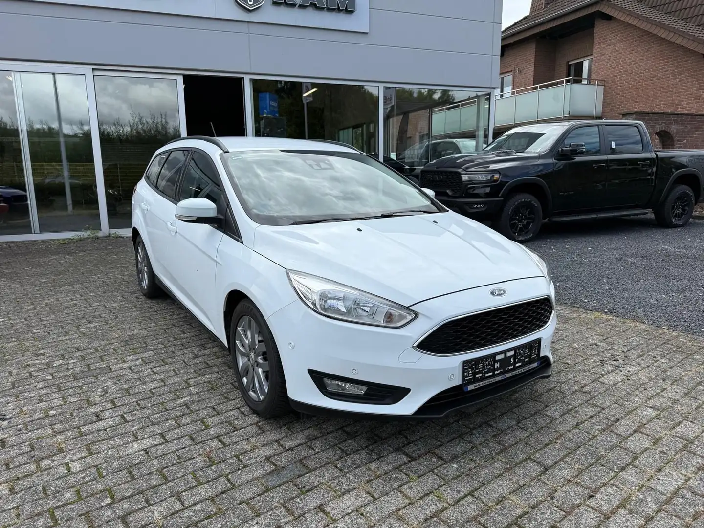 Ford Focus Turnier Business Blanc - 2