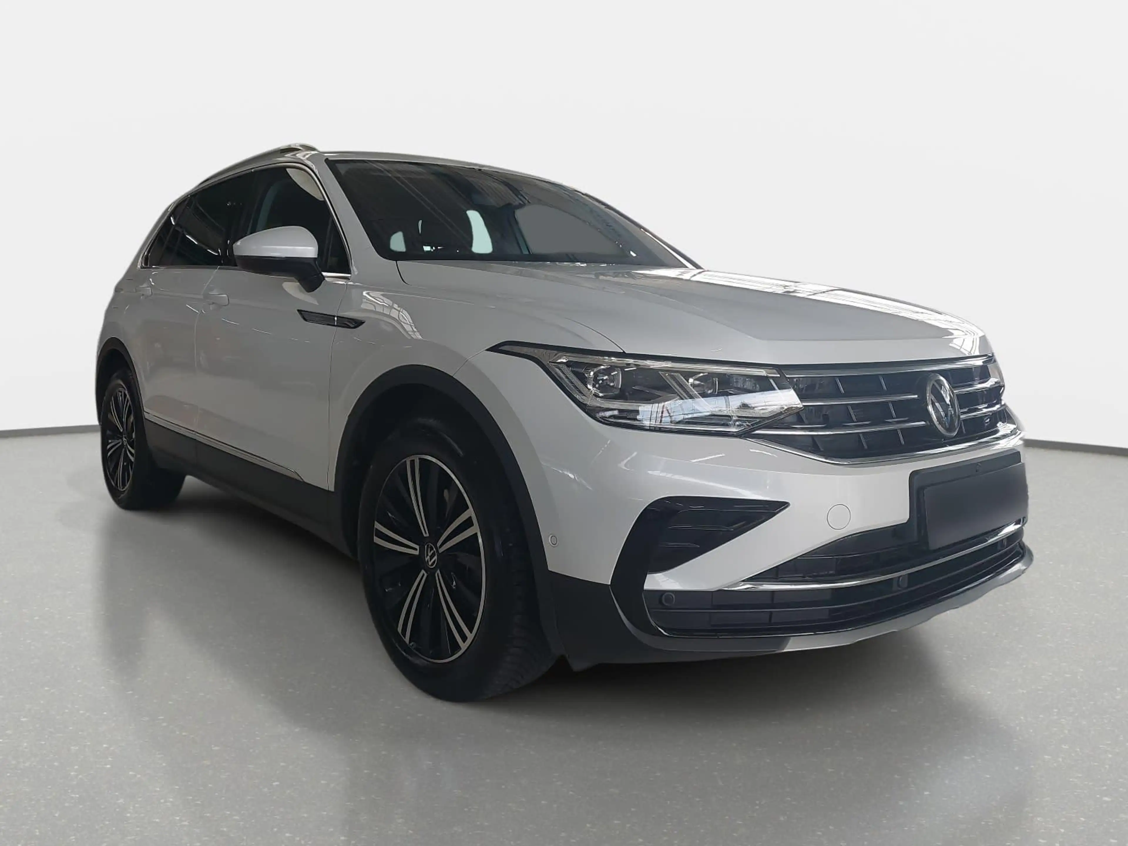 Volkswagen Tiguan TIGUAN 2.0 TDI BMT ELEGANCE — photo 3