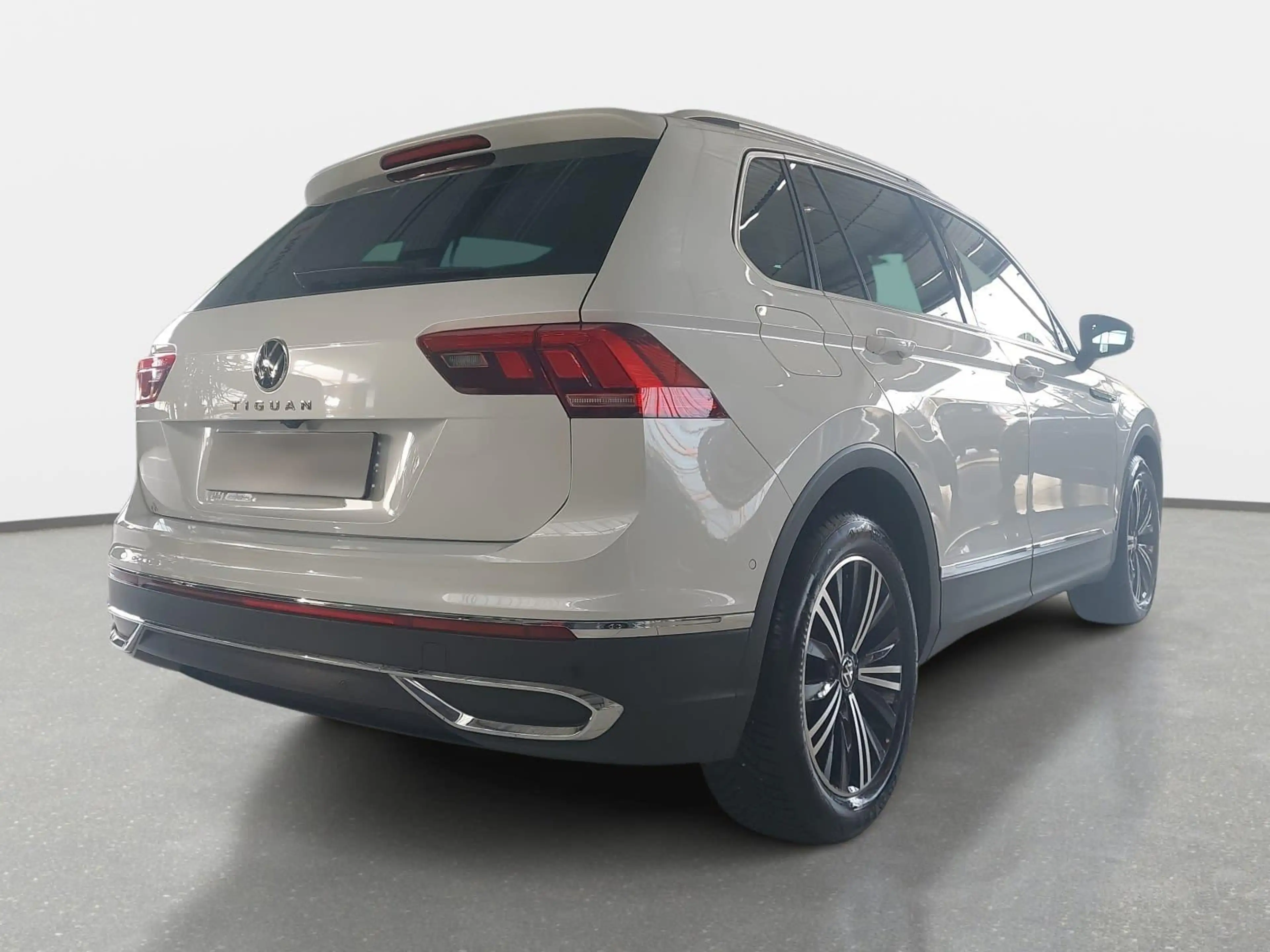 Volkswagen Tiguan TIGUAN 2.0 TDI BMT ELEGANCE — photo 4