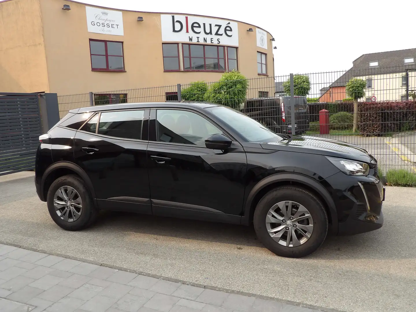 Peugeot 2008 1.2 PureTech Active Pack S Zwart - 2