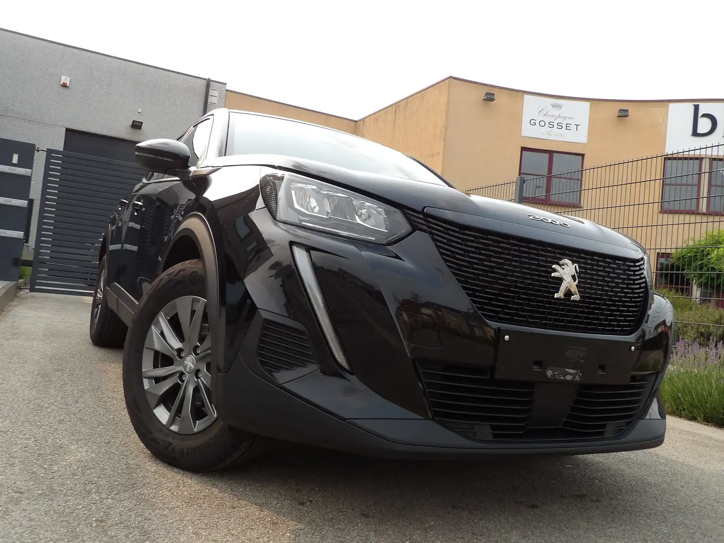 Peugeot 2008 1.2 PureTech Active Pack S Zwart - 1