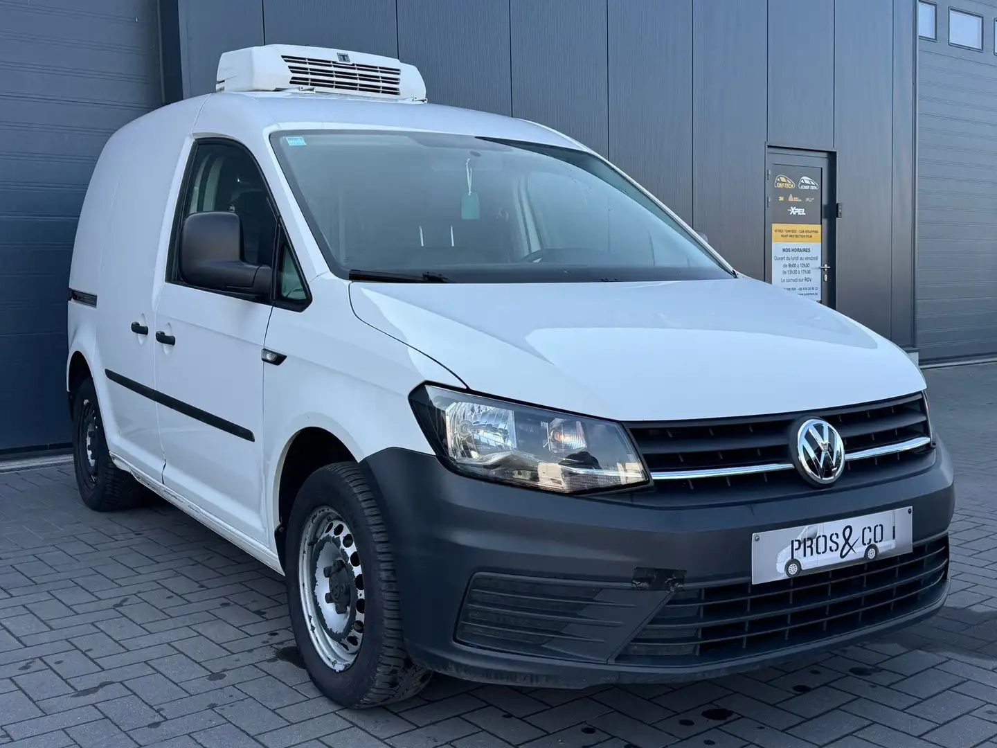 Volkswagen Caddy FRIGO / CLIM / CHARGE 220 VOLT / TVA RECUPERABLE Blanc - 1
