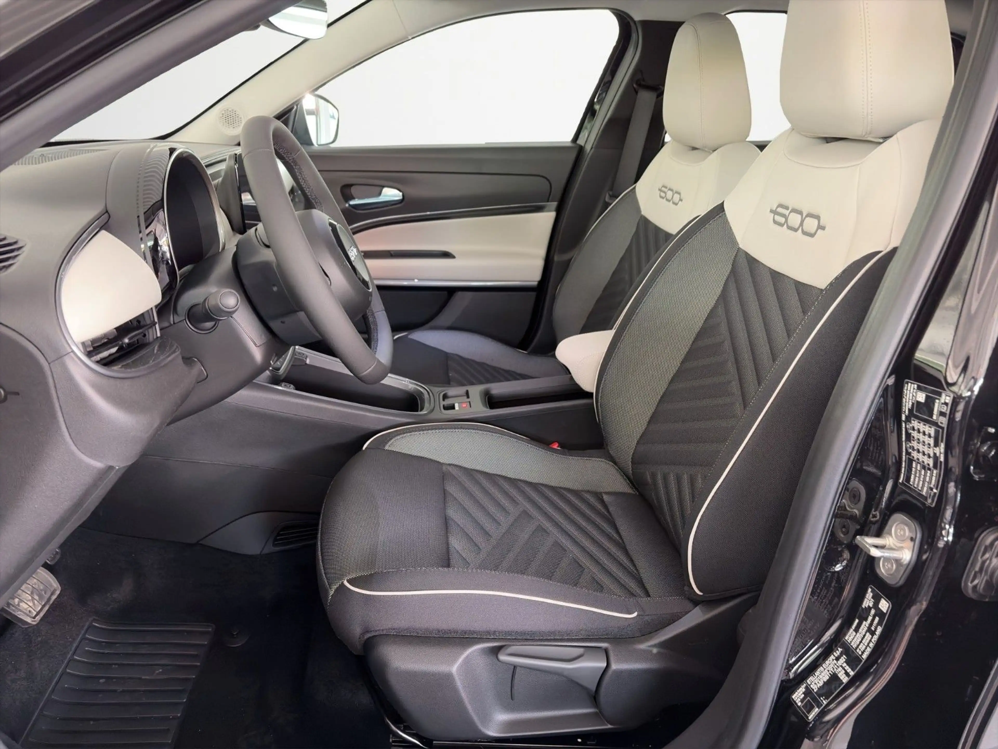 Fiat 600 1.2 Hybrid La Prima DCT 145PS — photo 6