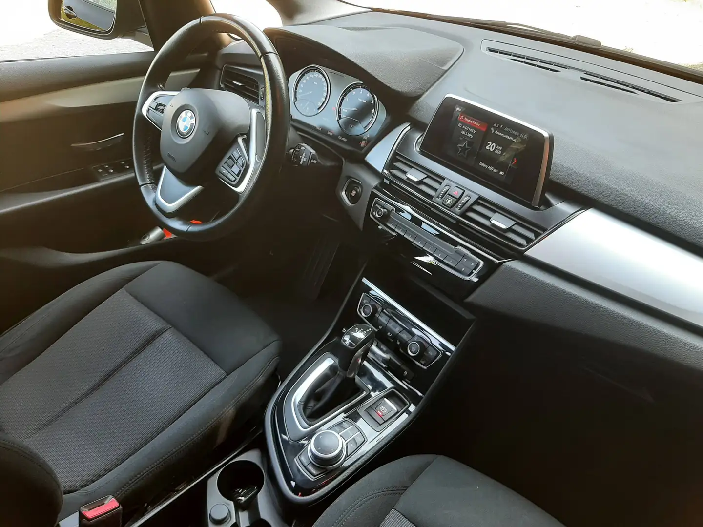 BMW 225 225xe PHEV iPerf. Active Tourer Sport Line Aut. Sport Line Schwarz - 2
