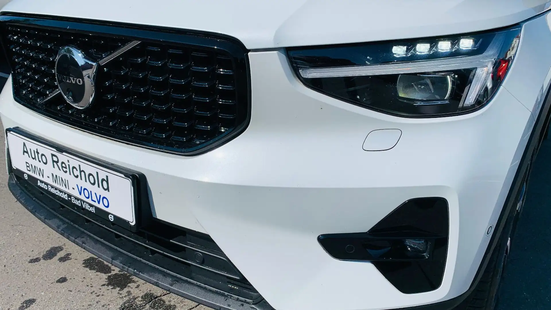 Volvo XC40 B4 B Pl. Dark ACC PANO BLIS PIXEL NAVI 360° Bianco - 2