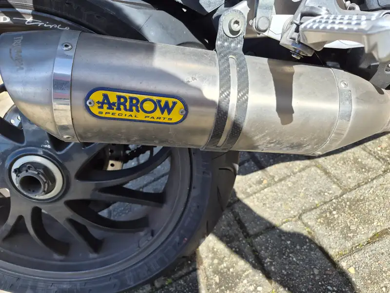 Triumph Speed Triple 1050 - foto 8