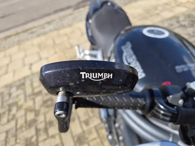 Triumph Speed Triple 1050 - foto 3