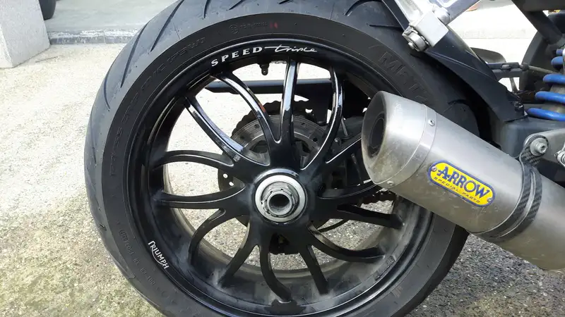 Triumph Speed Triple 1050 - foto 6