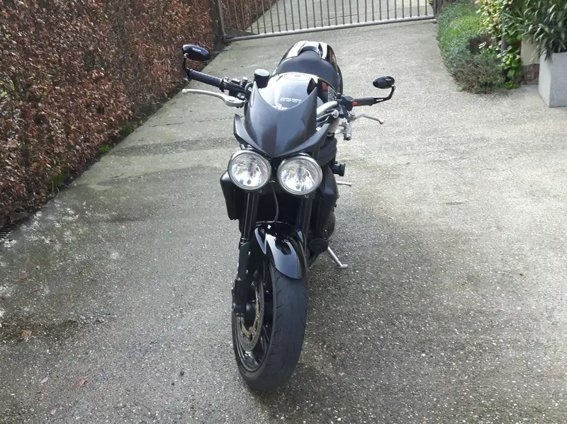 Triumph Speed Triple 1050 - foto 5