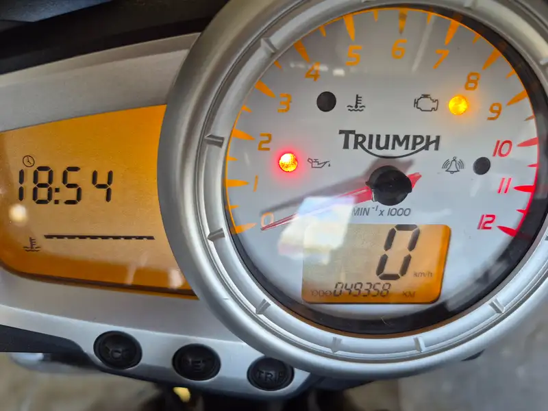 Triumph Speed Triple 1050 - foto 2