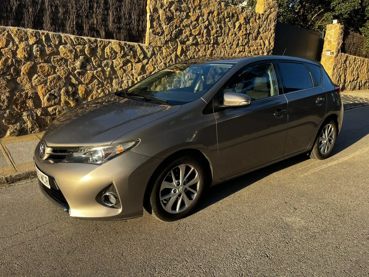 Toyota Auris 2.0 D-4D Life Plus Bronce - 2