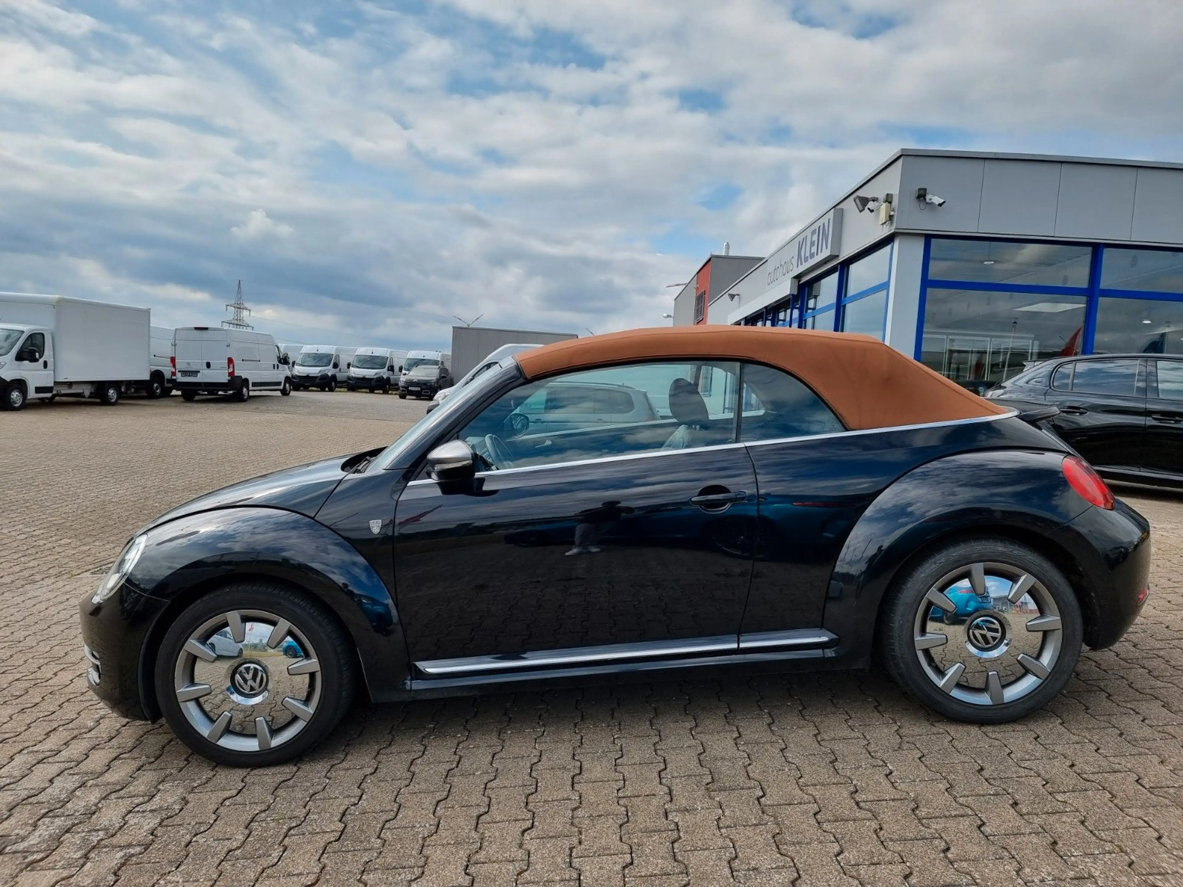 Volkswagen Beetle Cabriolet Karmann BMT *SITZHEIZ*PDC*TEMP* — photo 3