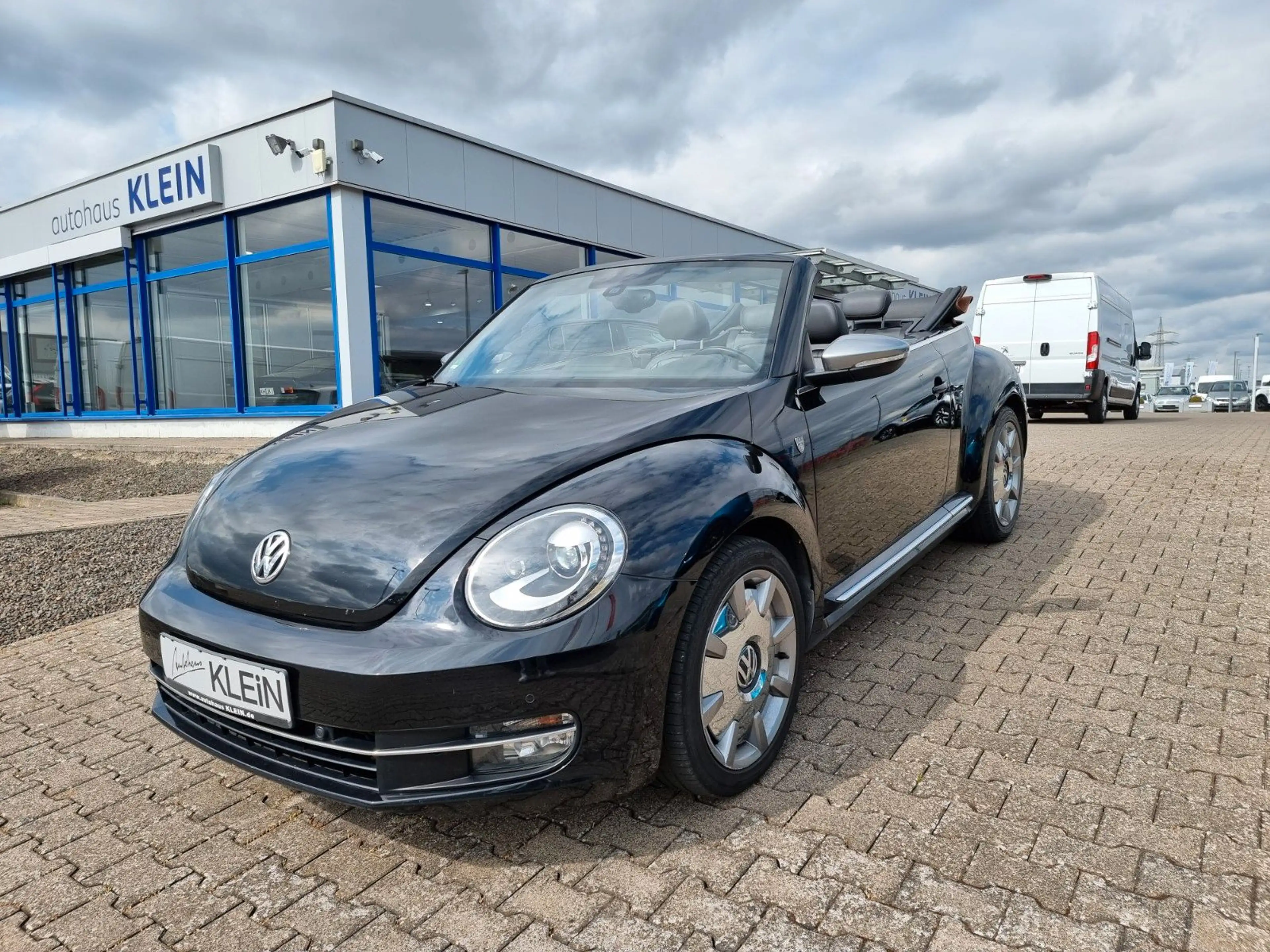 Volkswagen Beetle Cabriolet Karmann BMT *SITZHEIZ*PDC*TEMP* — photo 10
